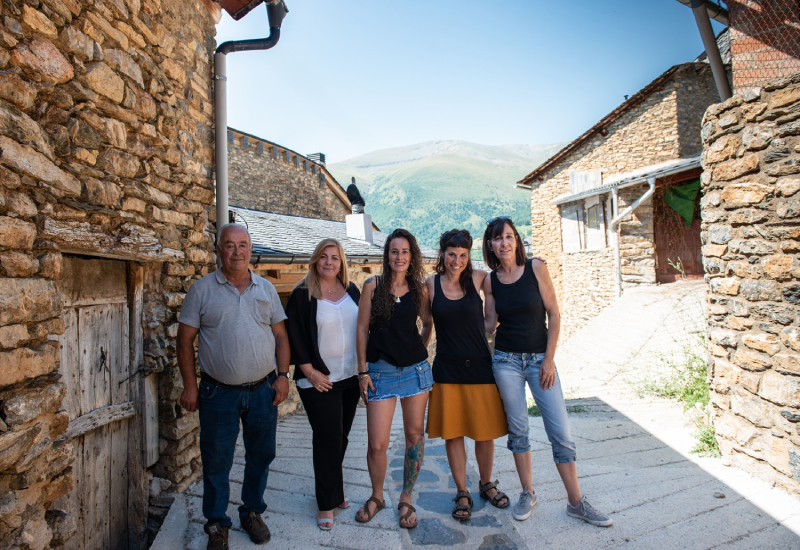 D'esquerra a dreta, Antonio Peir&oacute;, Immaculada Barra, Anna Plana, Laia Batalla i Mar Pu&ntilde;et.