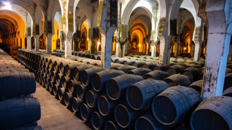 Bótes de vi apilades