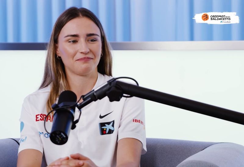 Primer pla d'Àngela Mataix al set de Creemos en el baloncesto