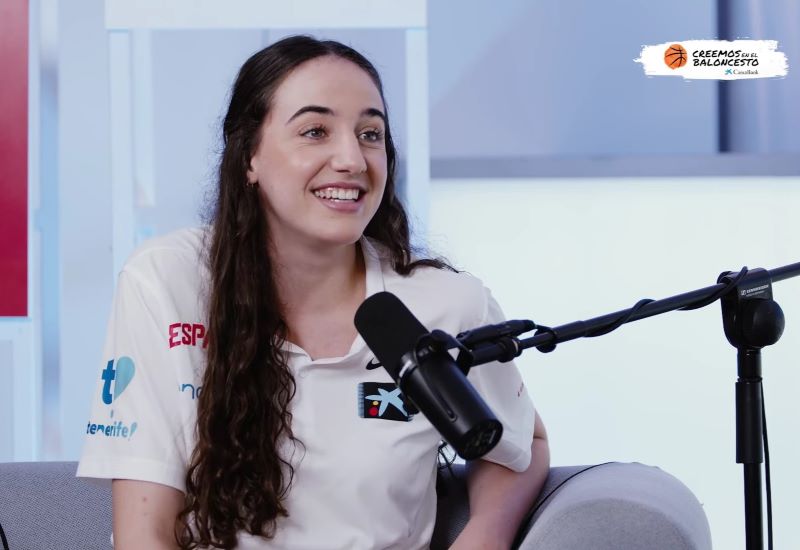 Primer pla d'Iyana Martín al set de Creemos en el baloncesto