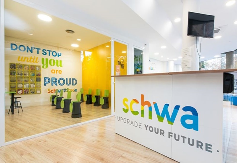 Vista de la recepci&oacute; de l&rsquo;escola d&rsquo;idiomes Schwa, de Rosa L&oacute;pez. 