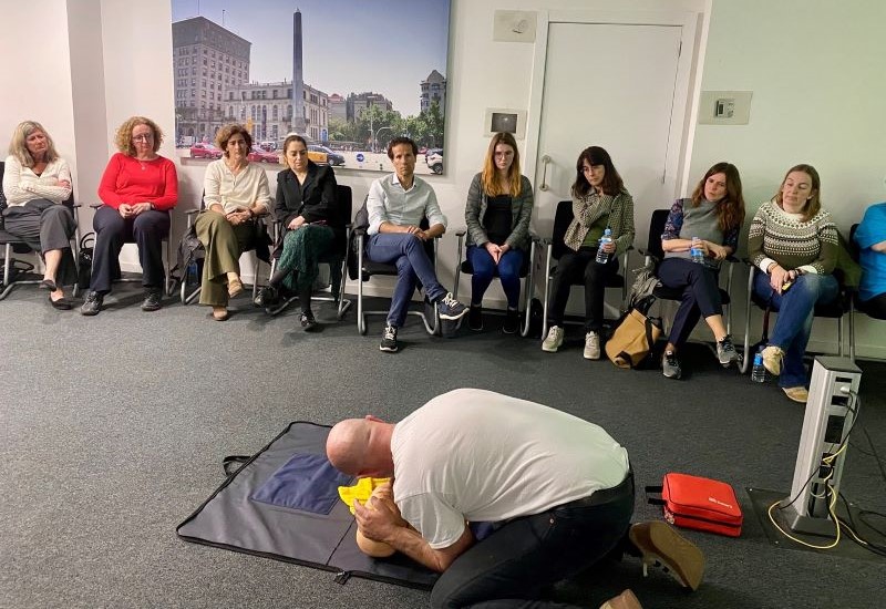 Monitor comprovant si el maniqu&iacute; respira