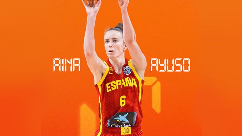 Aina Ayuso Imatge de la jugadora de bàsquet Aina Ayuso sobre un fons taronja