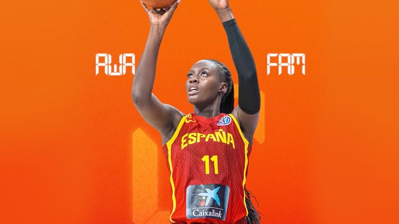Awa Fam Imatge de la jugadora de bàsquet Awa Fam sobre un fons taronja