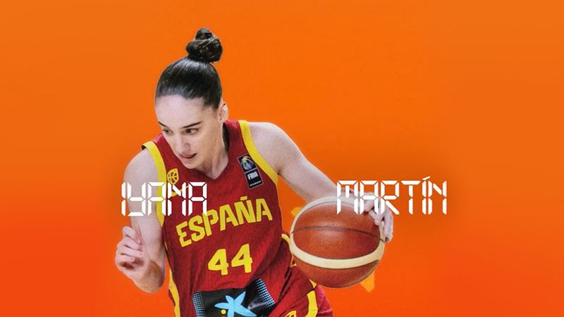 Iyana Martín Imatge de la jugadora de bàsquet Iyana Martín sobre un fons taronja