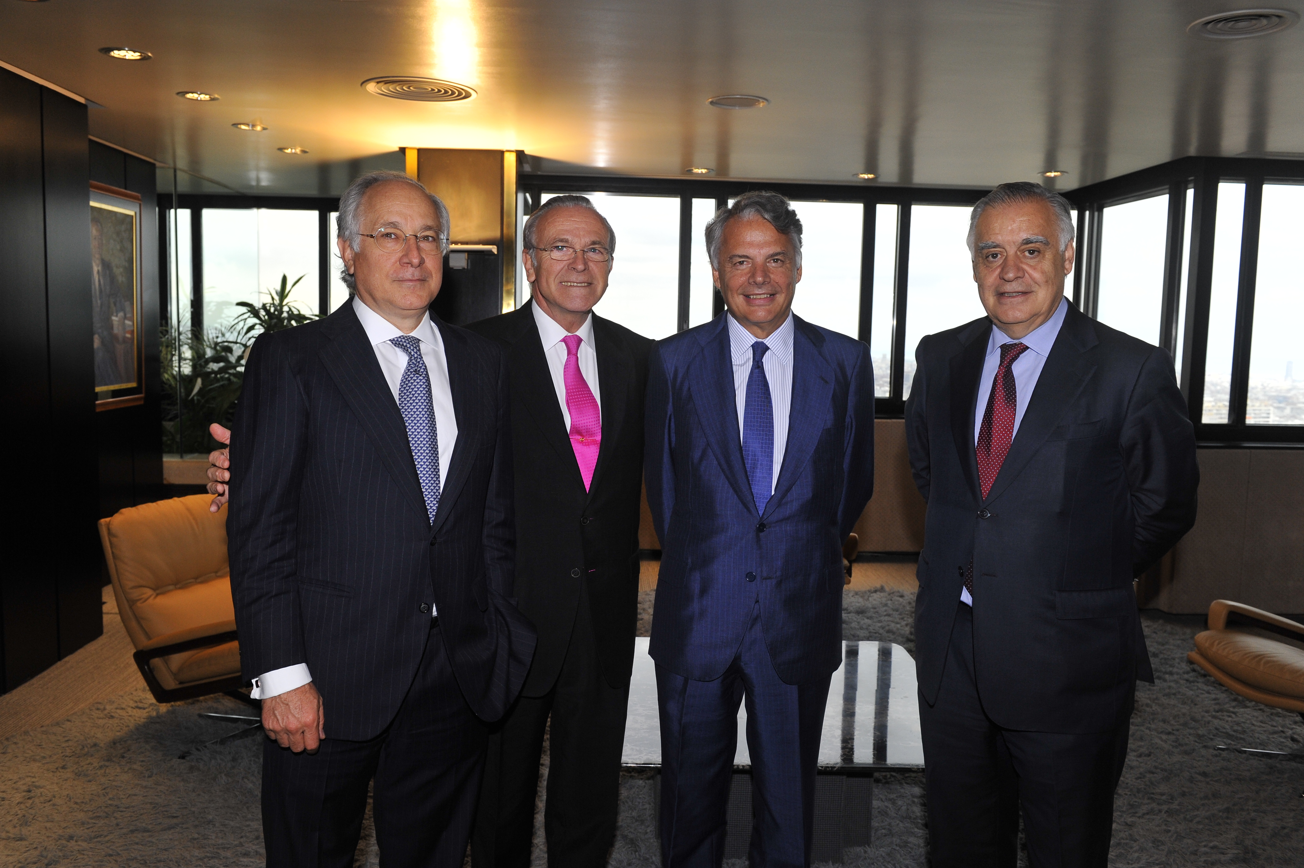 Mutua Madrileña and CaixaBank culminate the sale of 50% of SegurCaixa Adeslas and materialise their bancassurance strategic agreement