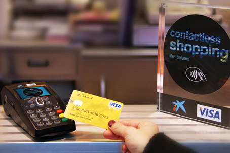 la Caixa supera els 60.000 clients amb targetes "contactless"