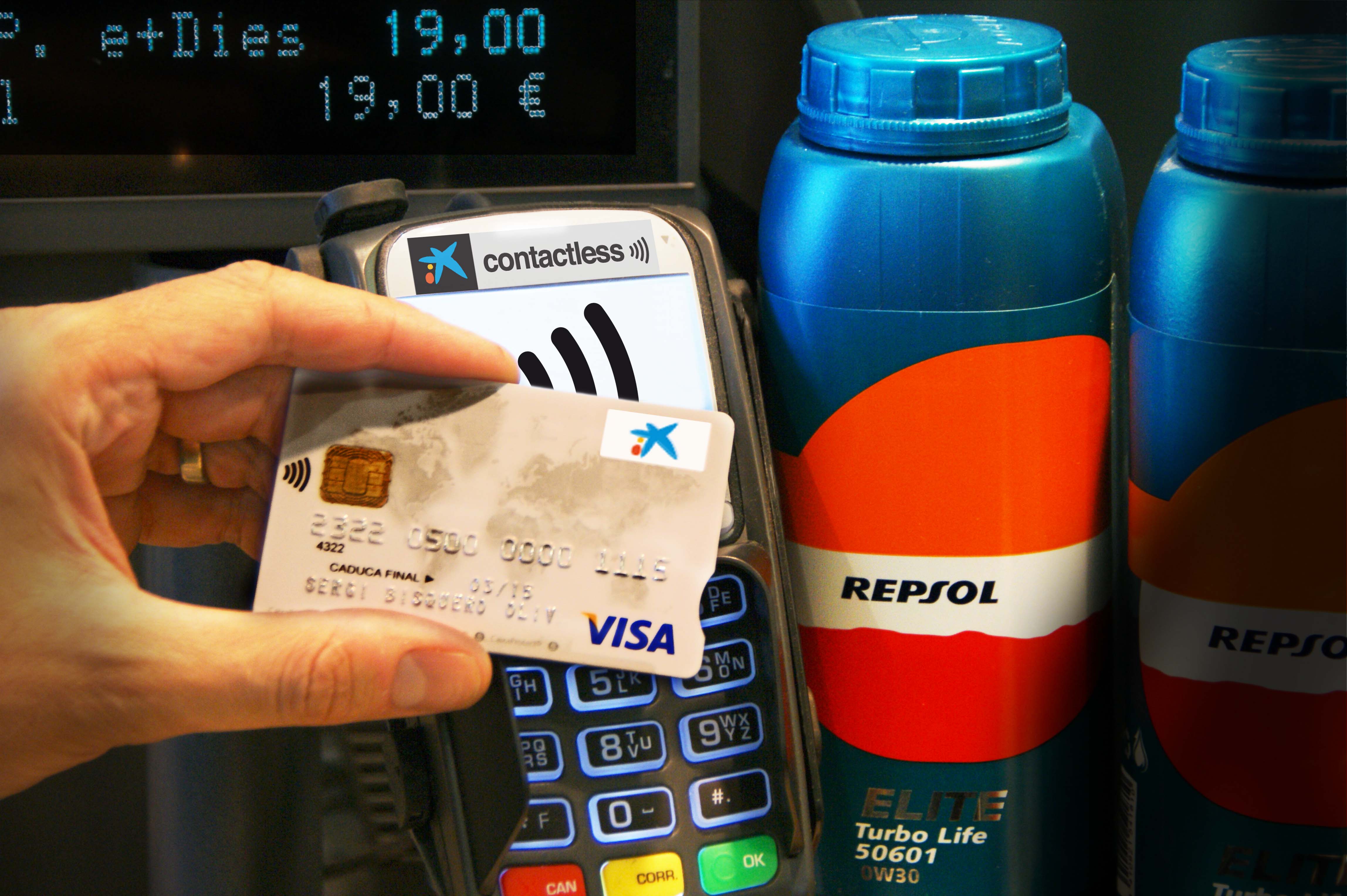 la Caixa y Repsol ofrecen sistemas de pago rápido "contactless" en la red de estaciones de servicio