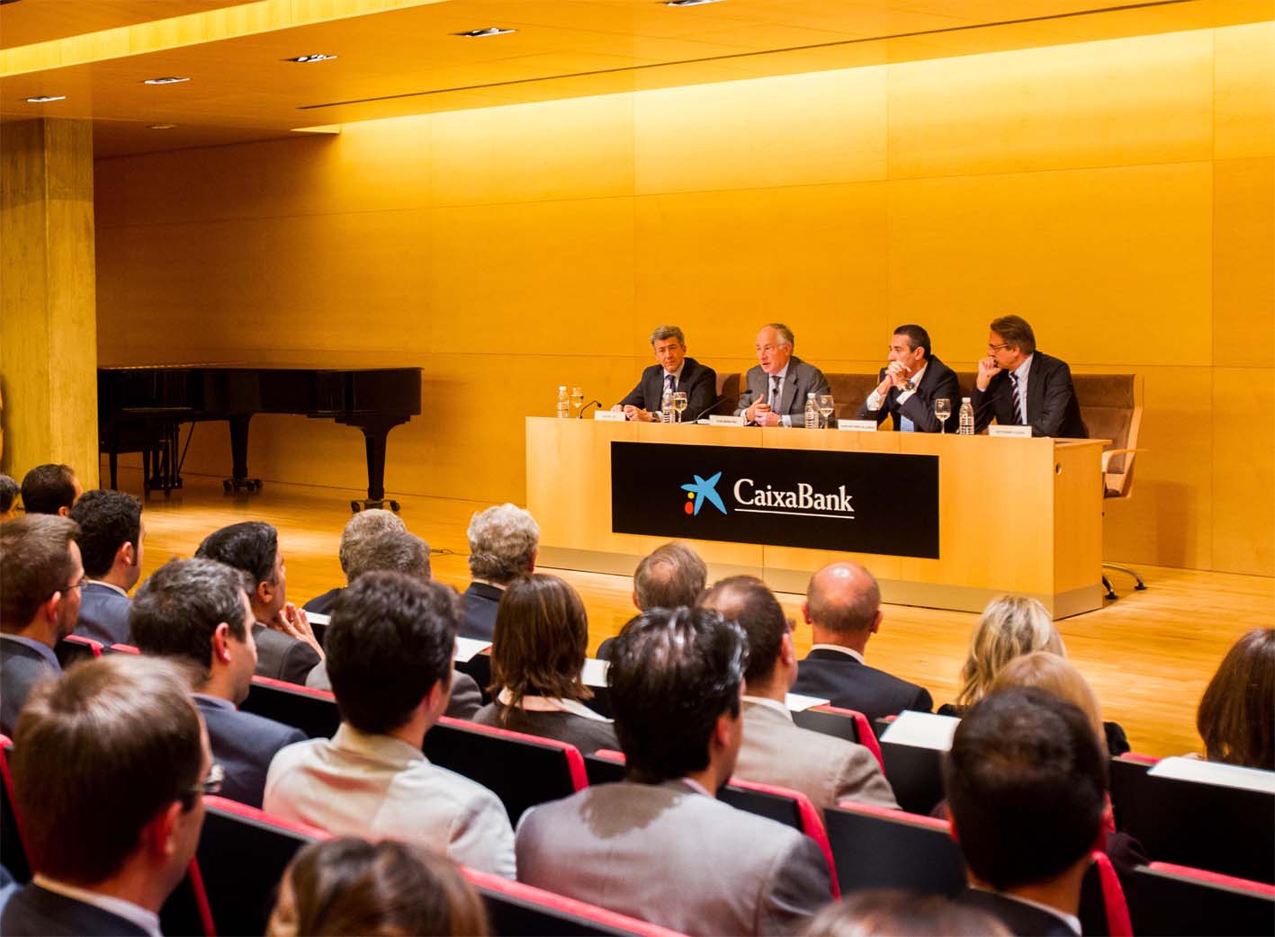 Juan María Nin se reúne con la red territorial de CaixaBank en Guadalajara