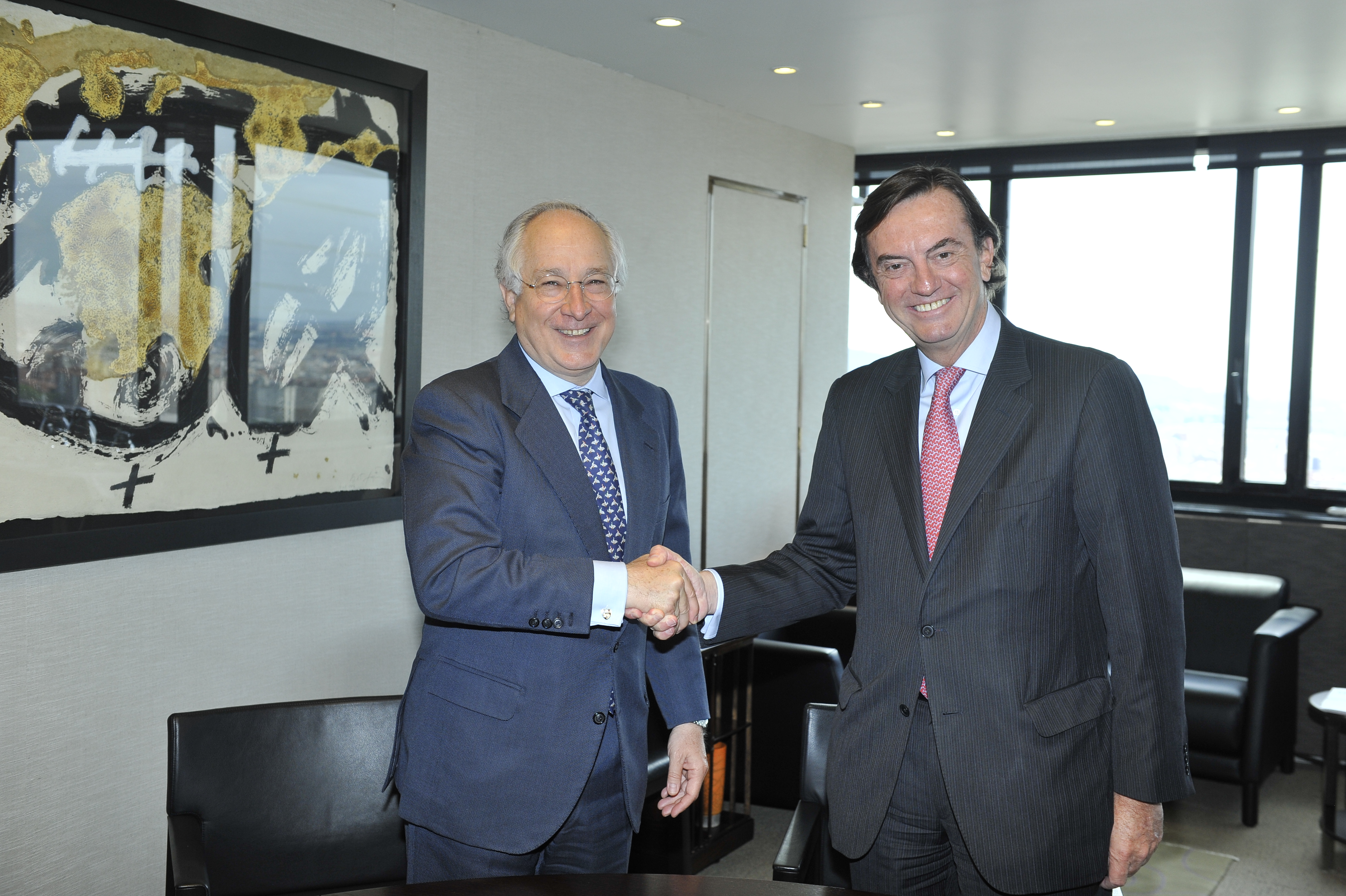 CaixaBank finances SME and midcap investment projects with a 300 million euro loan from the EIB