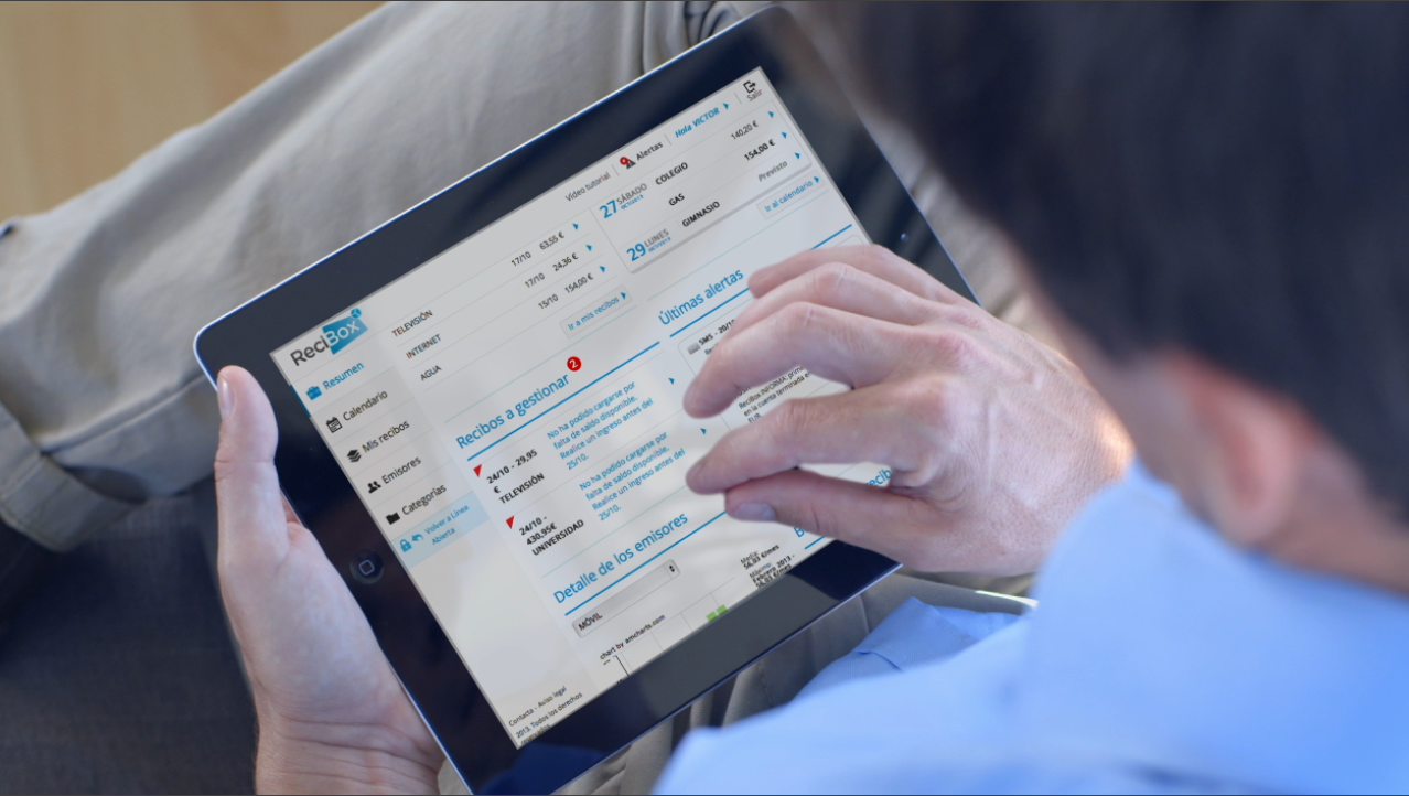 la Caixa lanza un nuevo servicio para gestionar los recibos de forma integral