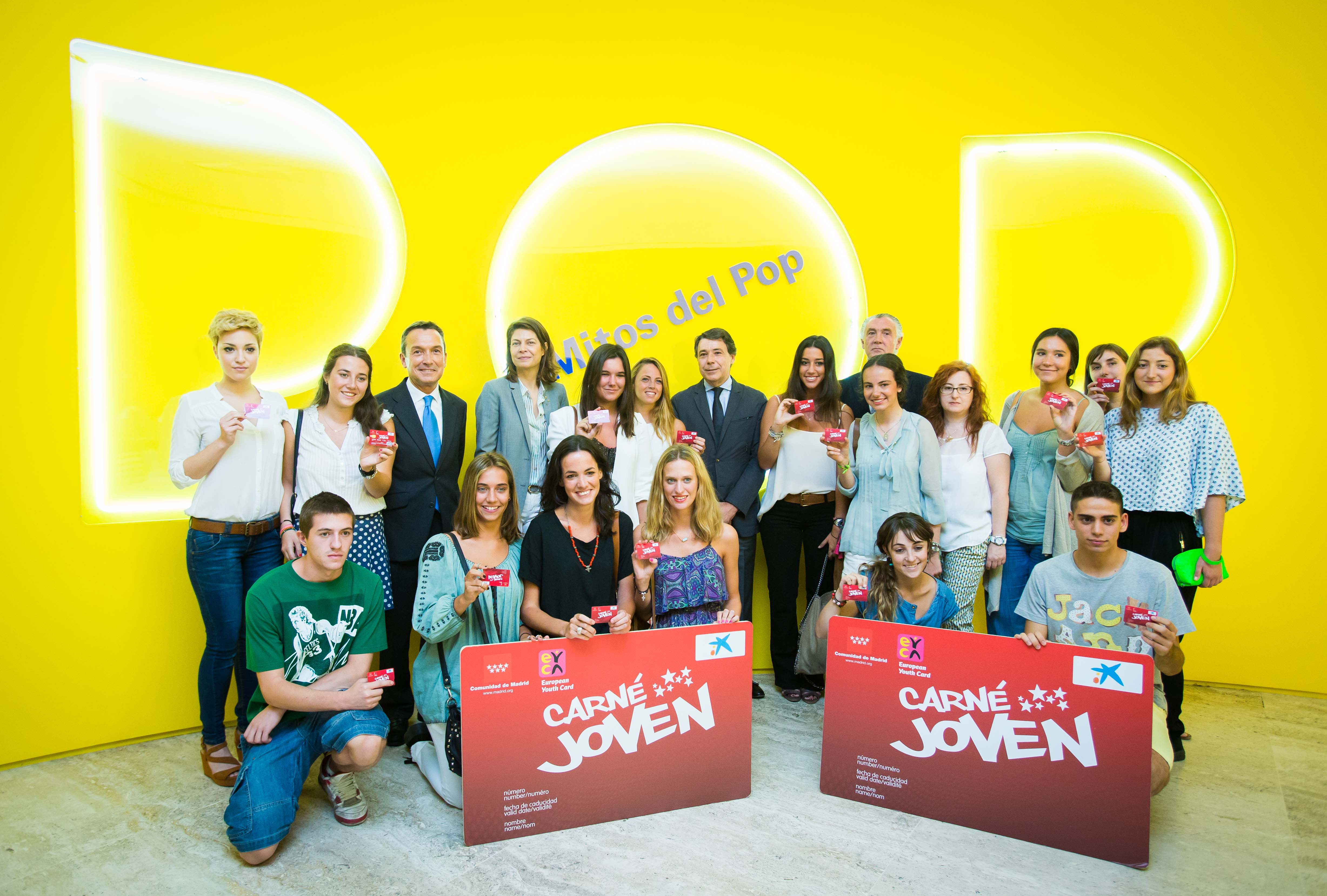 CaixaBank presenta el nuevo carné joven de la Comunidad de Madrid