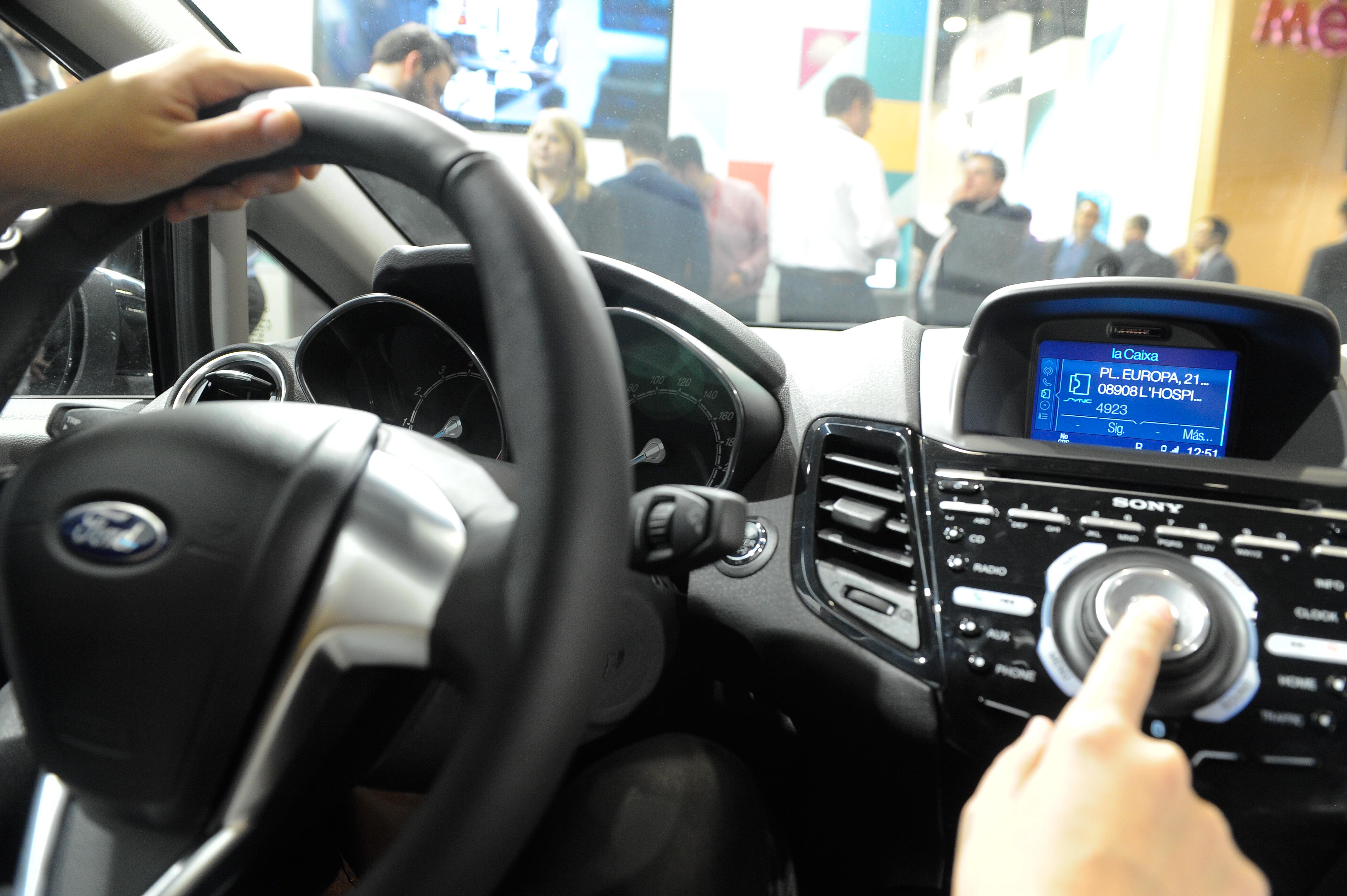 CaixaBank crea la primera aplicación financiera del mundo para coches  con el sistema inteligente Ford SYNC con AppLink