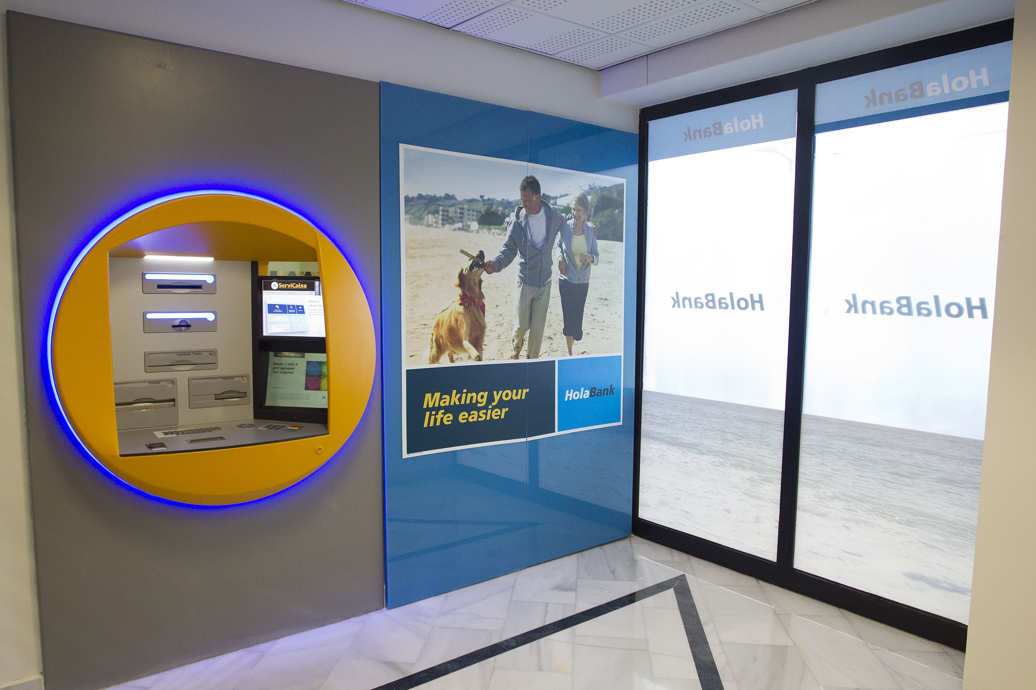 CaixaBank lanza HolaBank para convertirse en la entidad de referencia de los clientes internacionales en España