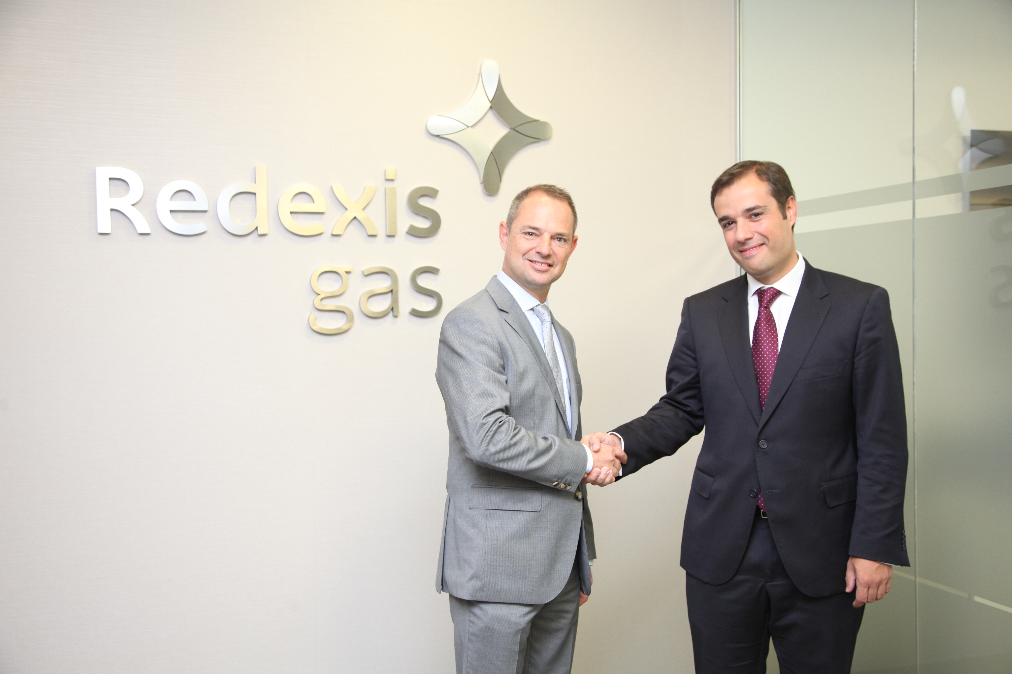 FinConsum y Redexis Gas firman un acuerdo para facilitar el acceso al gas natural a hogares y negocios