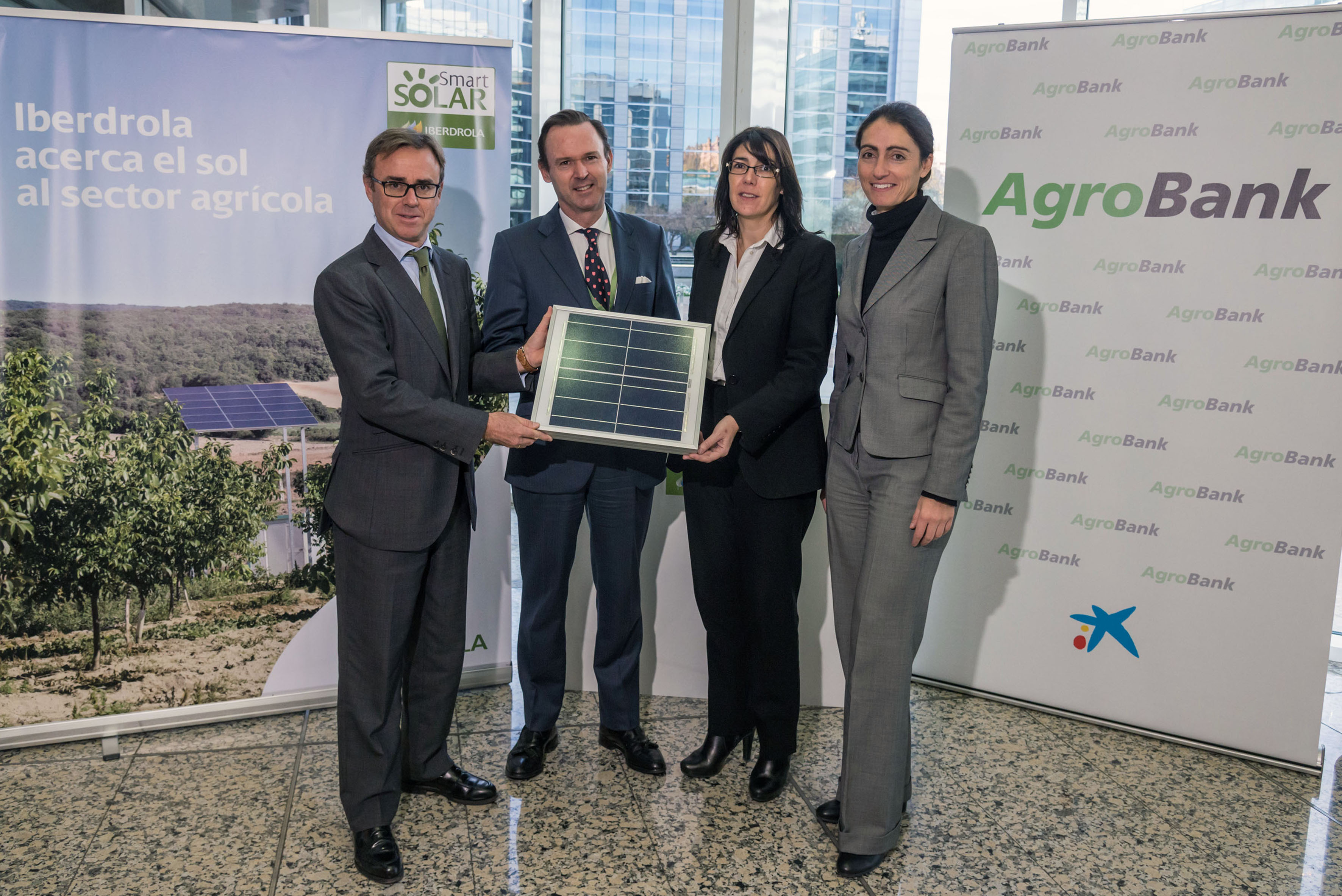 Iberdrola alcanza un acuerdo con CaixaBank para desarrollar la generación solar fotovoltaica entre sus clientes