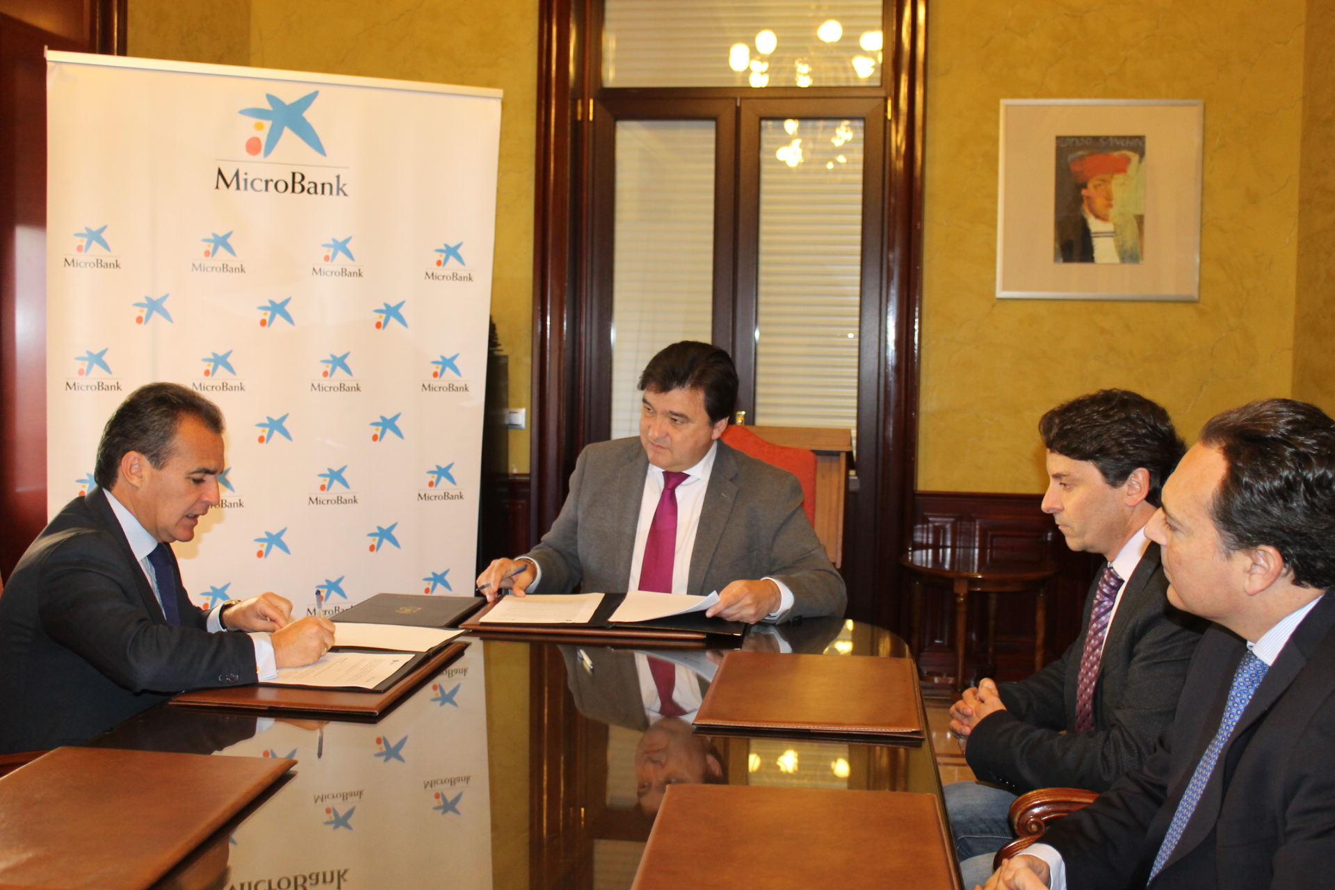 El Ayuntamiento de Huelva y MicroBank suscriben un convenio de colaboración para incentivar la actividad emprendedora
