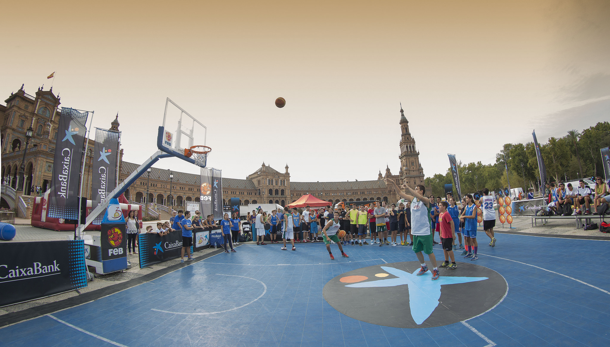 CaixaBank i la Federació Espanyola de Bàsquet porten el circuit Plaza 3x3 als carrers de quinze ciutats espanyoles