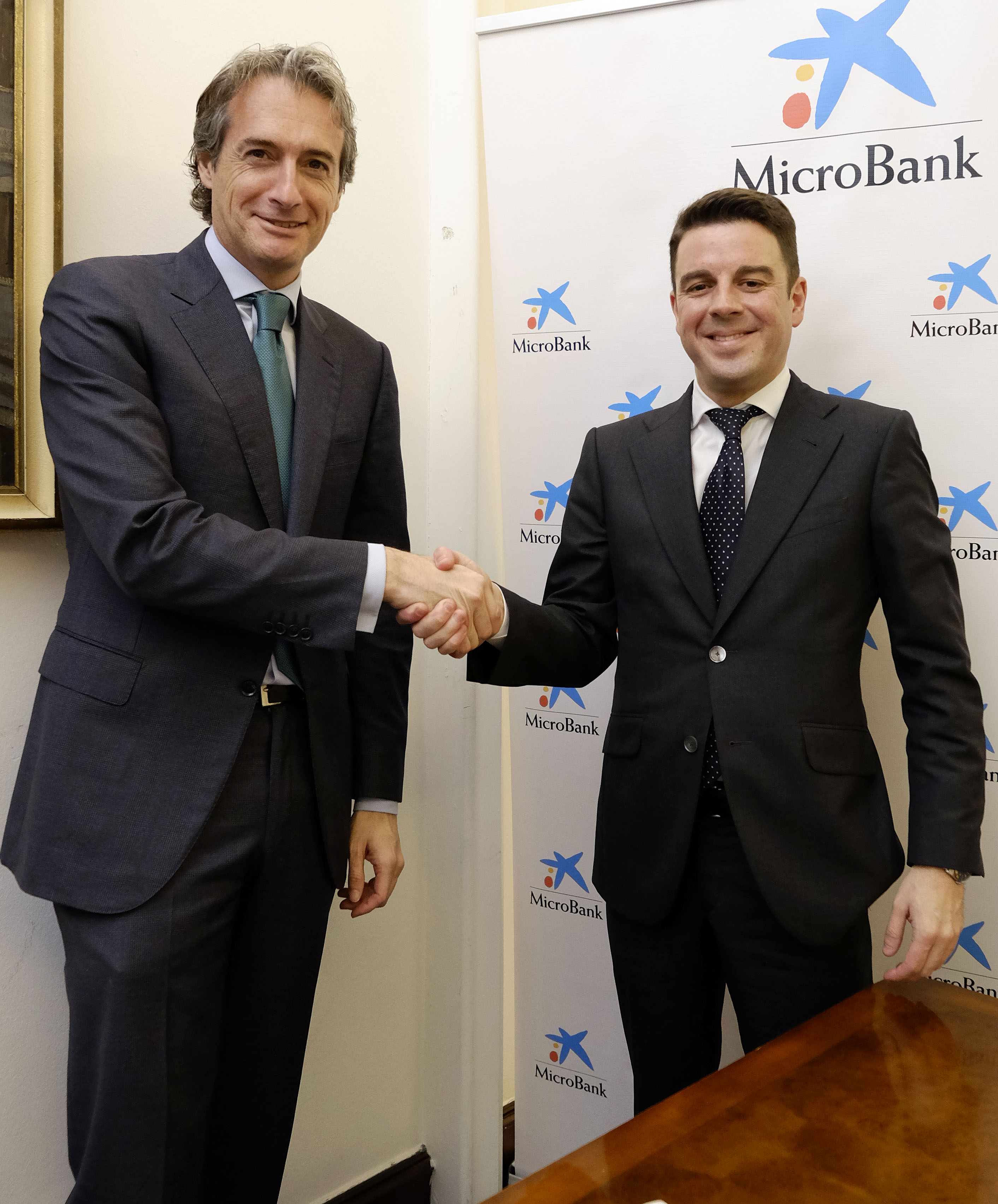 El Ayuntamiento de Santander y MicroBank suscriben un convenio de colaboración para incentivar la actividad emprendedora