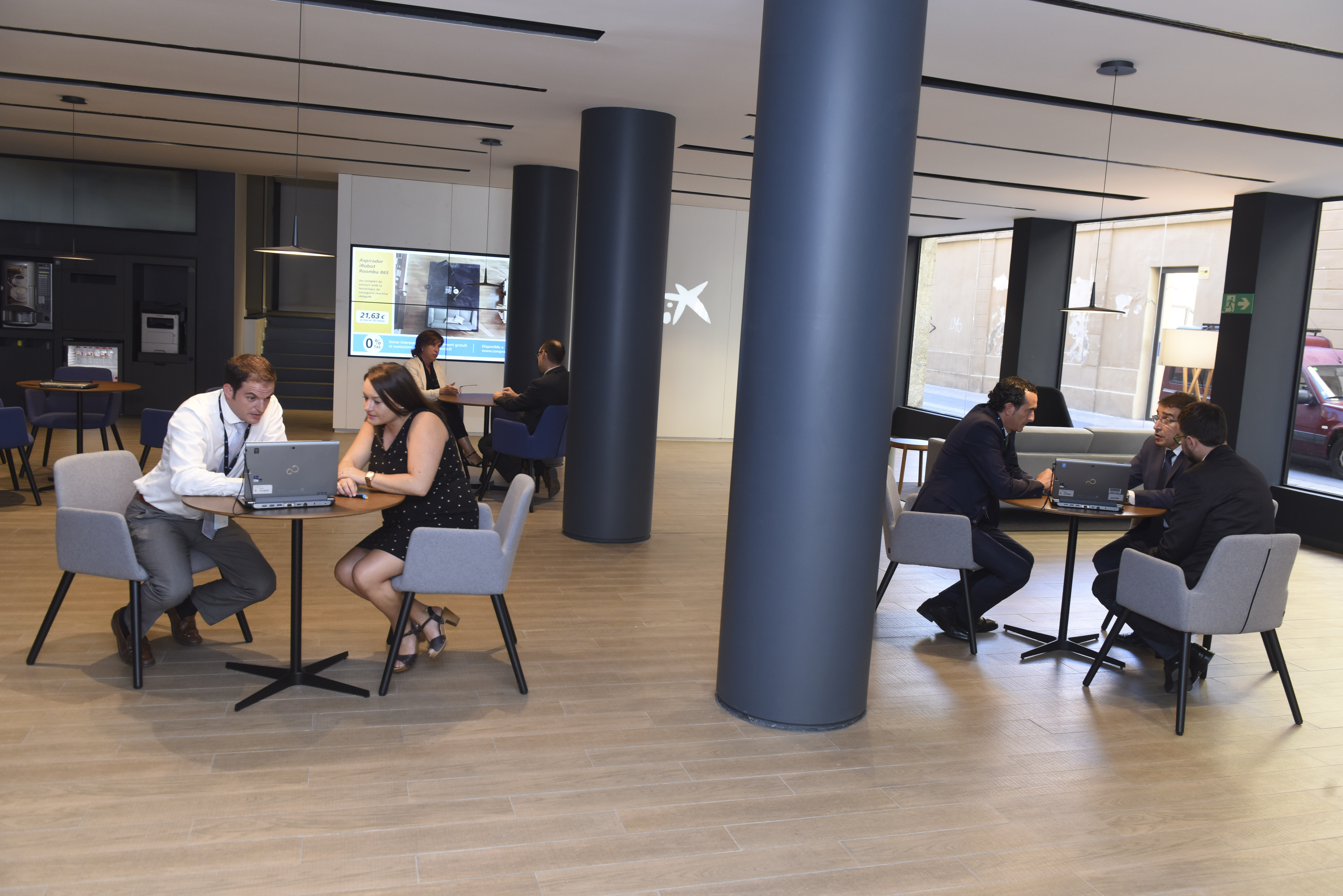CaixaBank ha abierto en Vilanova i la Geltrú una oficina del nuevo modelo Store
