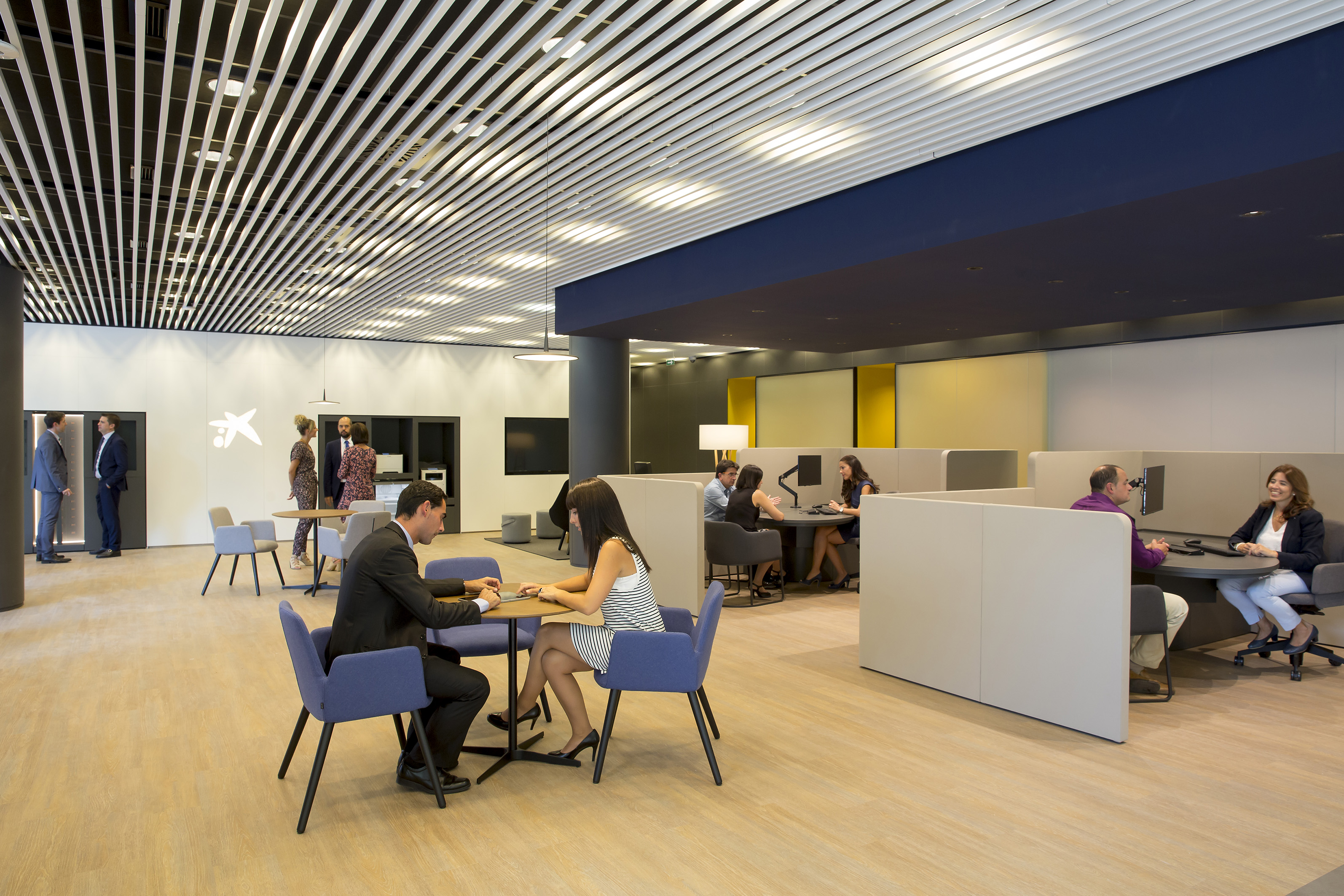CaixaBank abre en Pamplona y Barañáin dos oficinas del nuevo modelo Store'