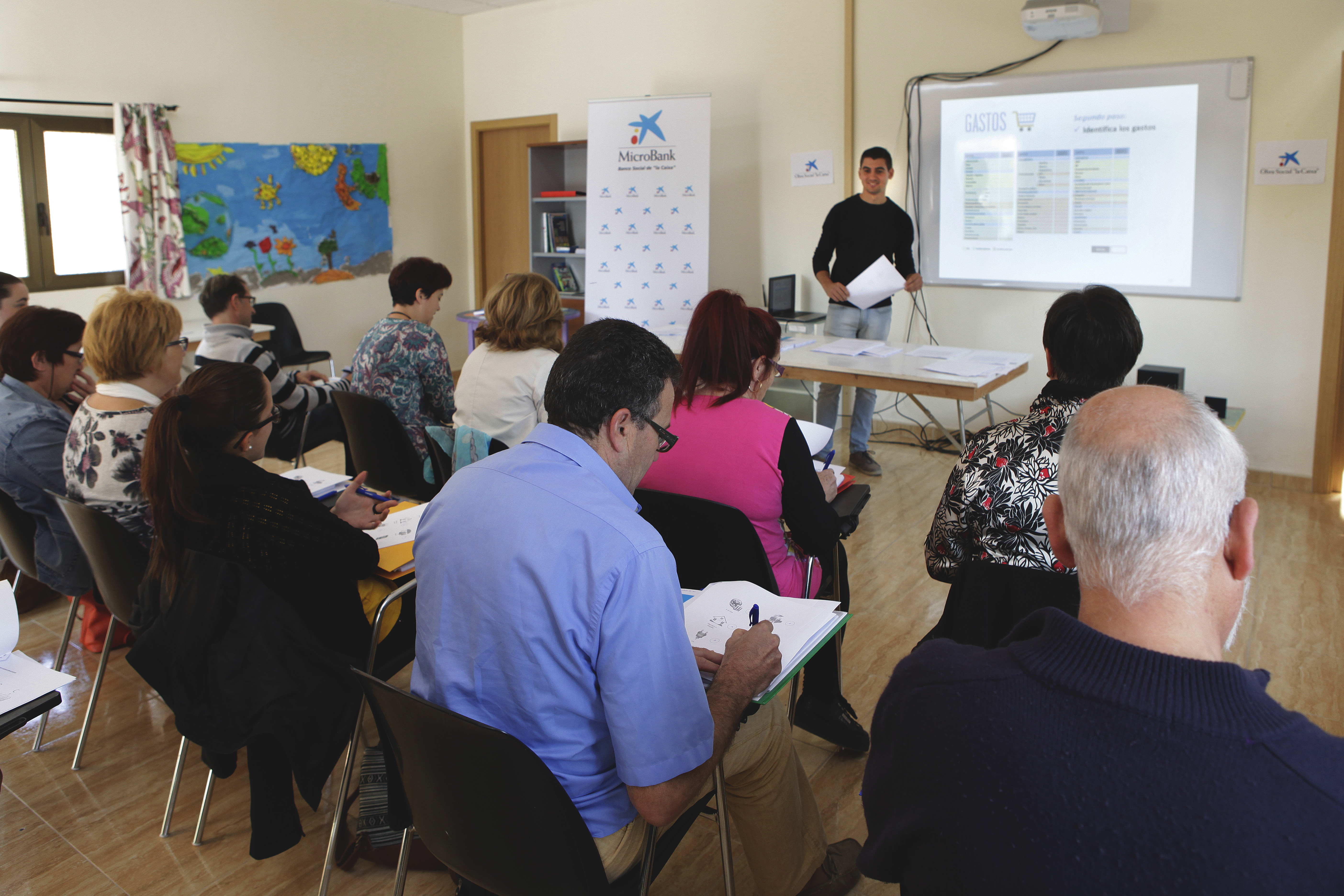 CaixaBank impulsa la educación financiera y beneficia a más de 2.000 personas