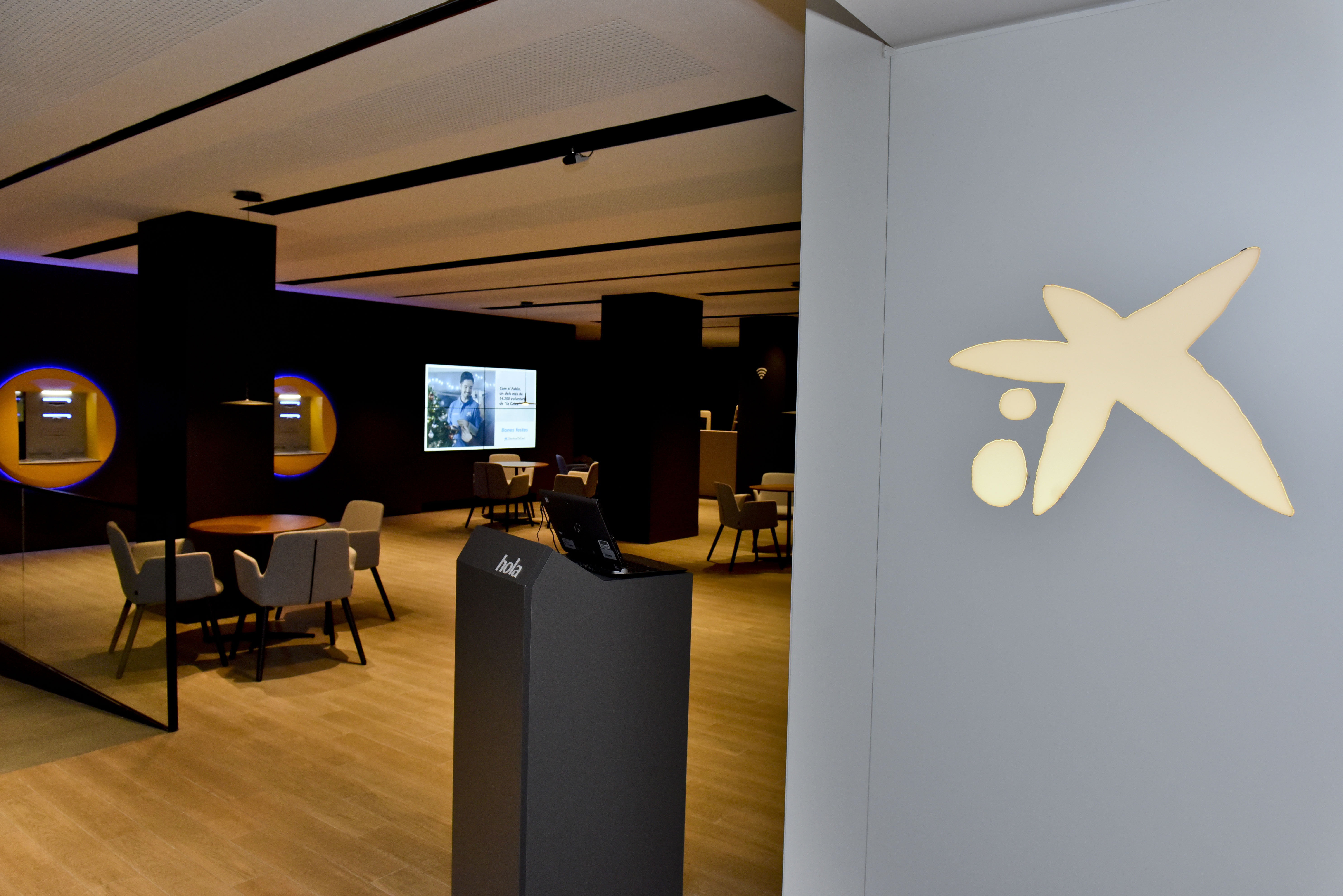 CaixaBank estrena en Mollet del Vallès un nuevo concepto de oficina orientado a fomentar la proximidad con sus clientes