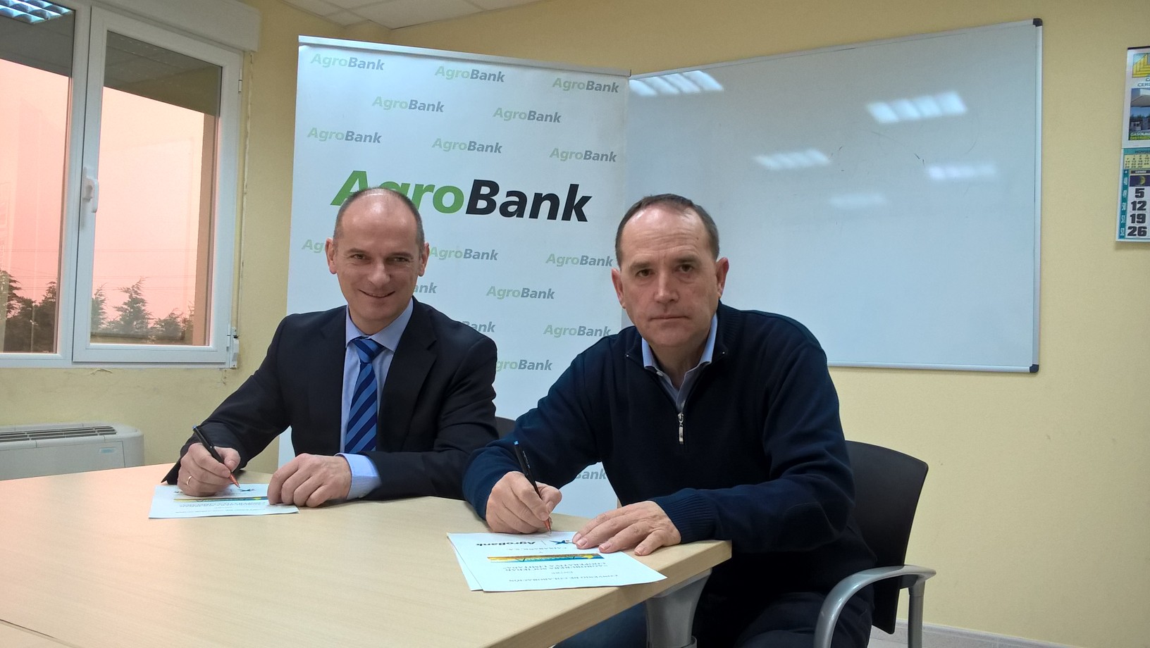CaixaBank  y AgroBureba firman un convenio de colaboración que facilitará financiación y servicios a sus cooperativistas