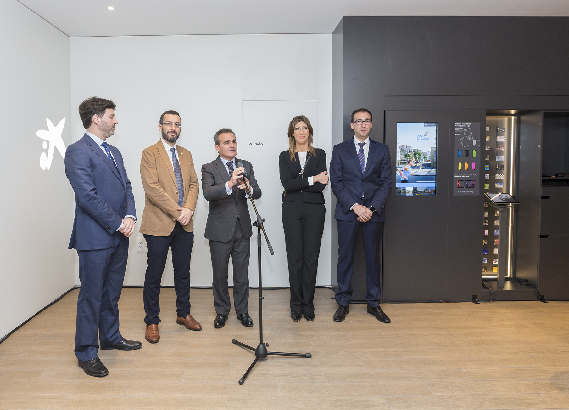 CaixaBank estrena en La Línea un nuevo concepto de oficina orientado a fomentar la proximidad con sus clientes