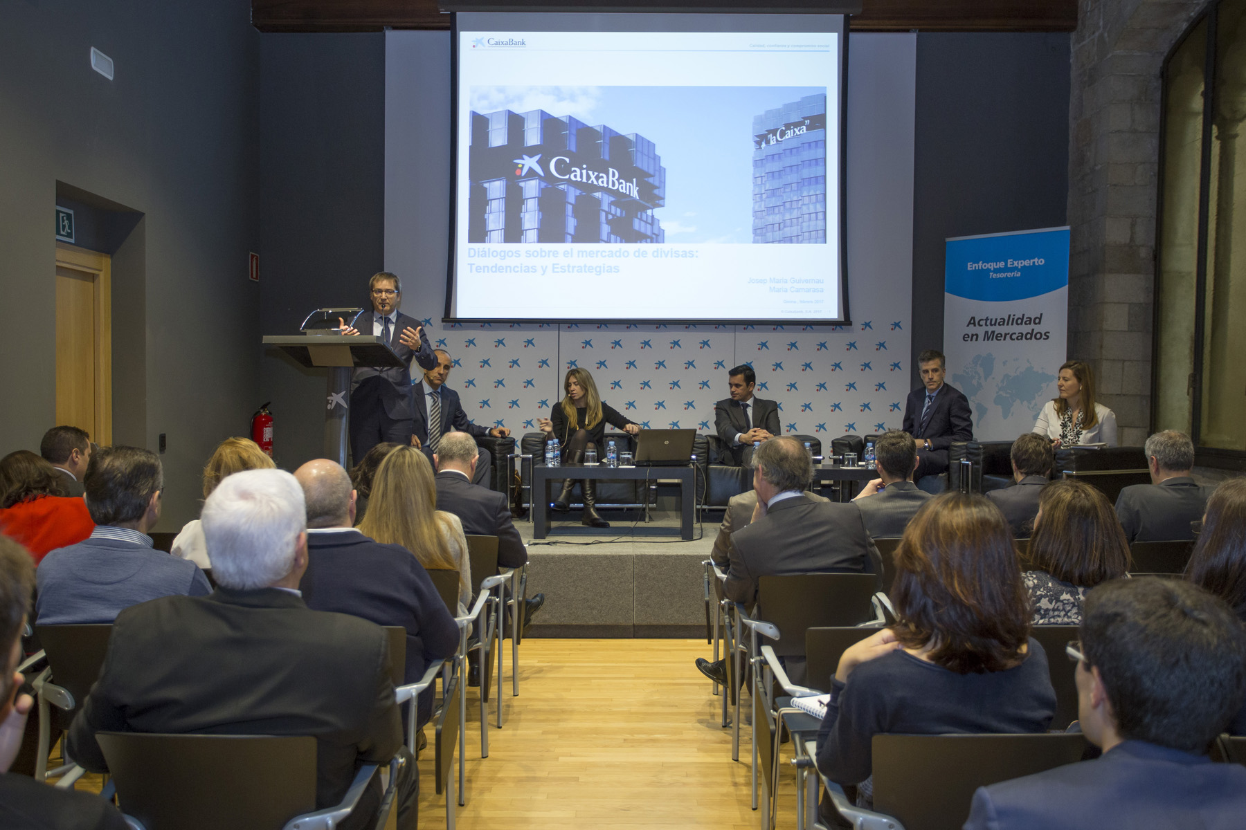 CaixaBank analiza con empresarios de  Girona la actualidad de los mercados financieros