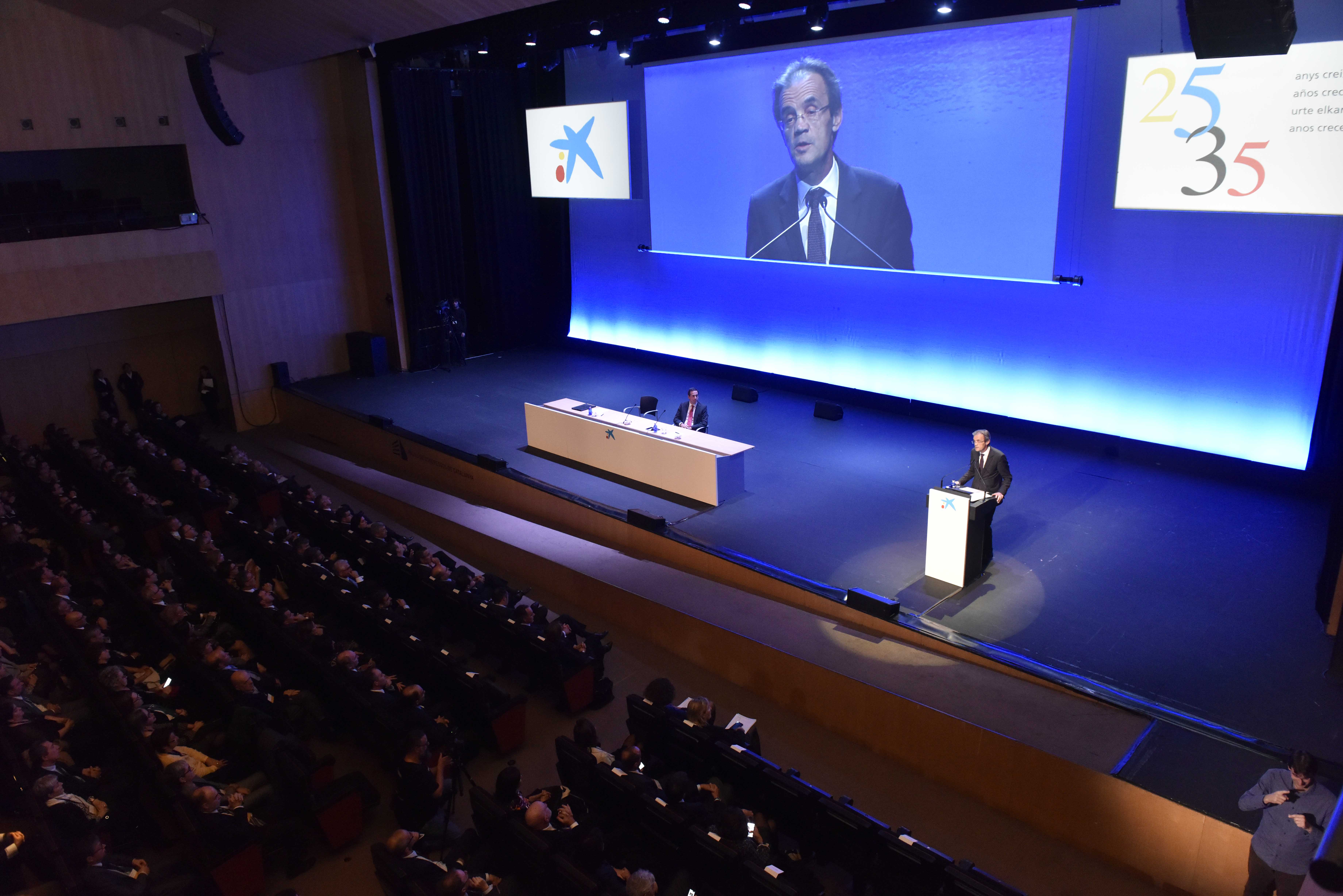 CaixaBank President, Jordi Gual, speaks to the employees being honoured
