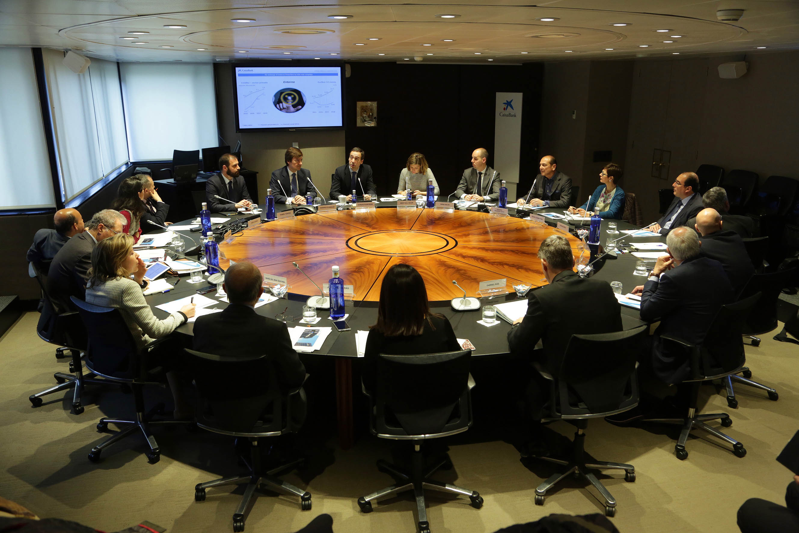 Sesión de trabajo del consejero delegado de CaixaBank, Gonzalo Gostázar, con los miembros del Comité Consultivo de Accionistas