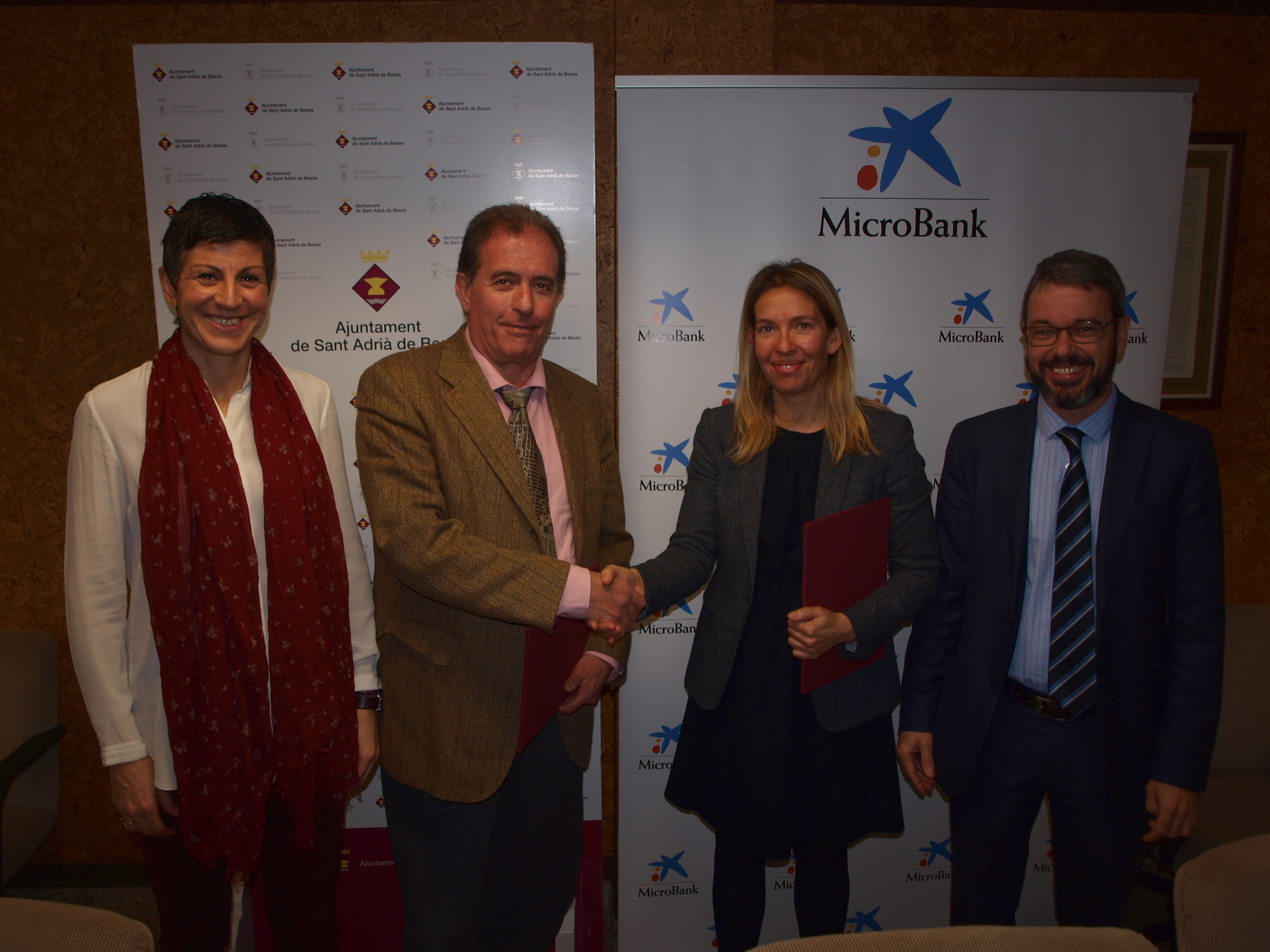 El Ayuntamiento de Sant Adrià de Besòs y MicroBank suscriben un convenio de colaboración para incentivar la actividad emprendedora