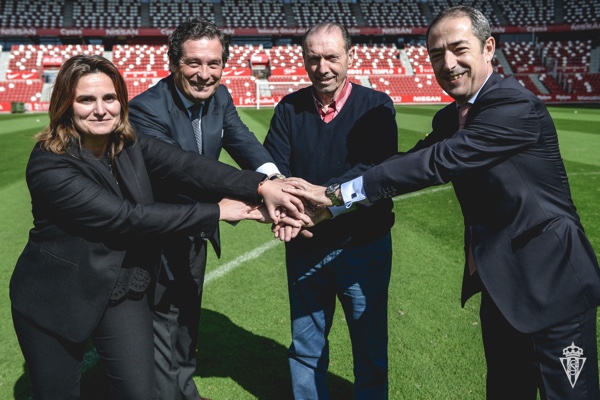 *En la foto, de izqda a dcha: Silvia Prieto directora del centro de empresas de CaixaBank de Gijón, Luis Cabanas director ejecutivo de banca de empresas de CaixaBank, Enrique Castro “Quini” director de relaciones institucionales del Club y José Manuel Bilbao, director territorial de CaixaBank en Asturias y Castilla y León