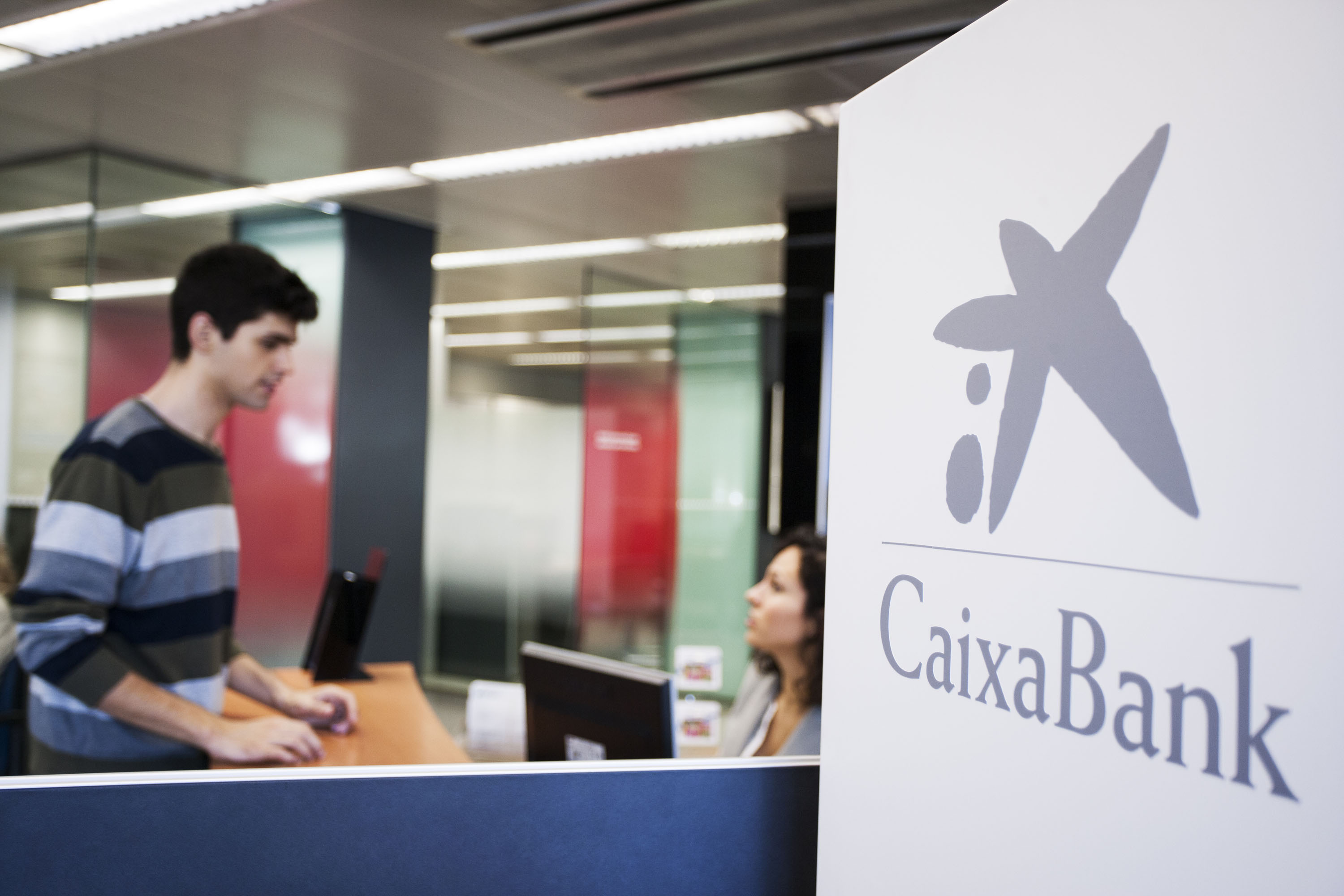Interior de oficina de CaixaBank