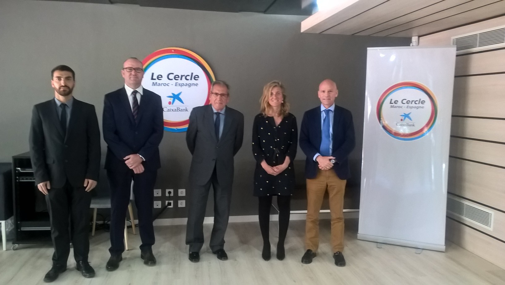 Visita de la Cambra de Cantabria a la oficina de CaixaBank a Casablanca. 
