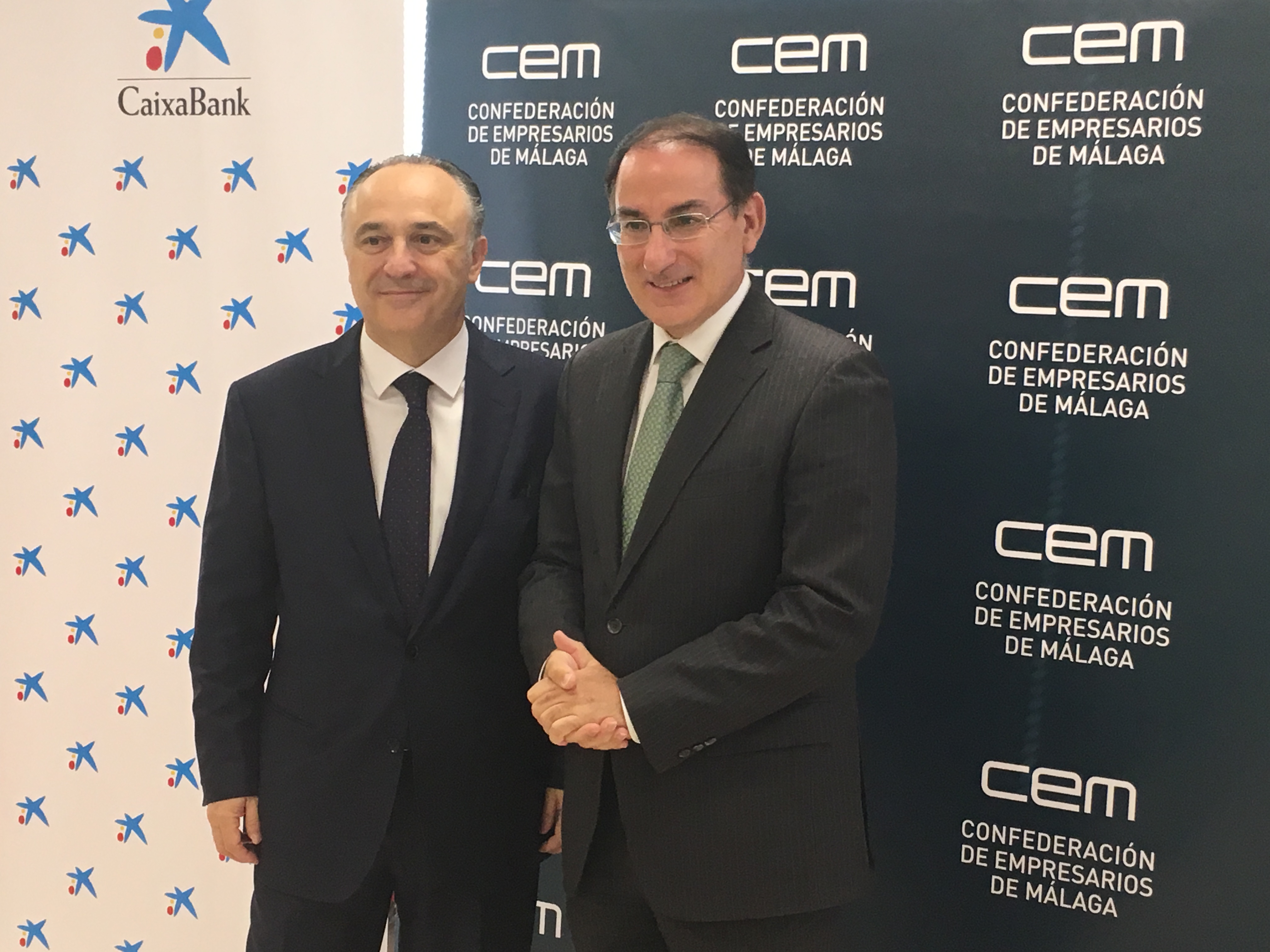 El presidente de CEM, Javier González de Lara, y el director territorial de CaixaBank en Andalucía Oriental y Murcia, Juan Ignacio Zafra. 