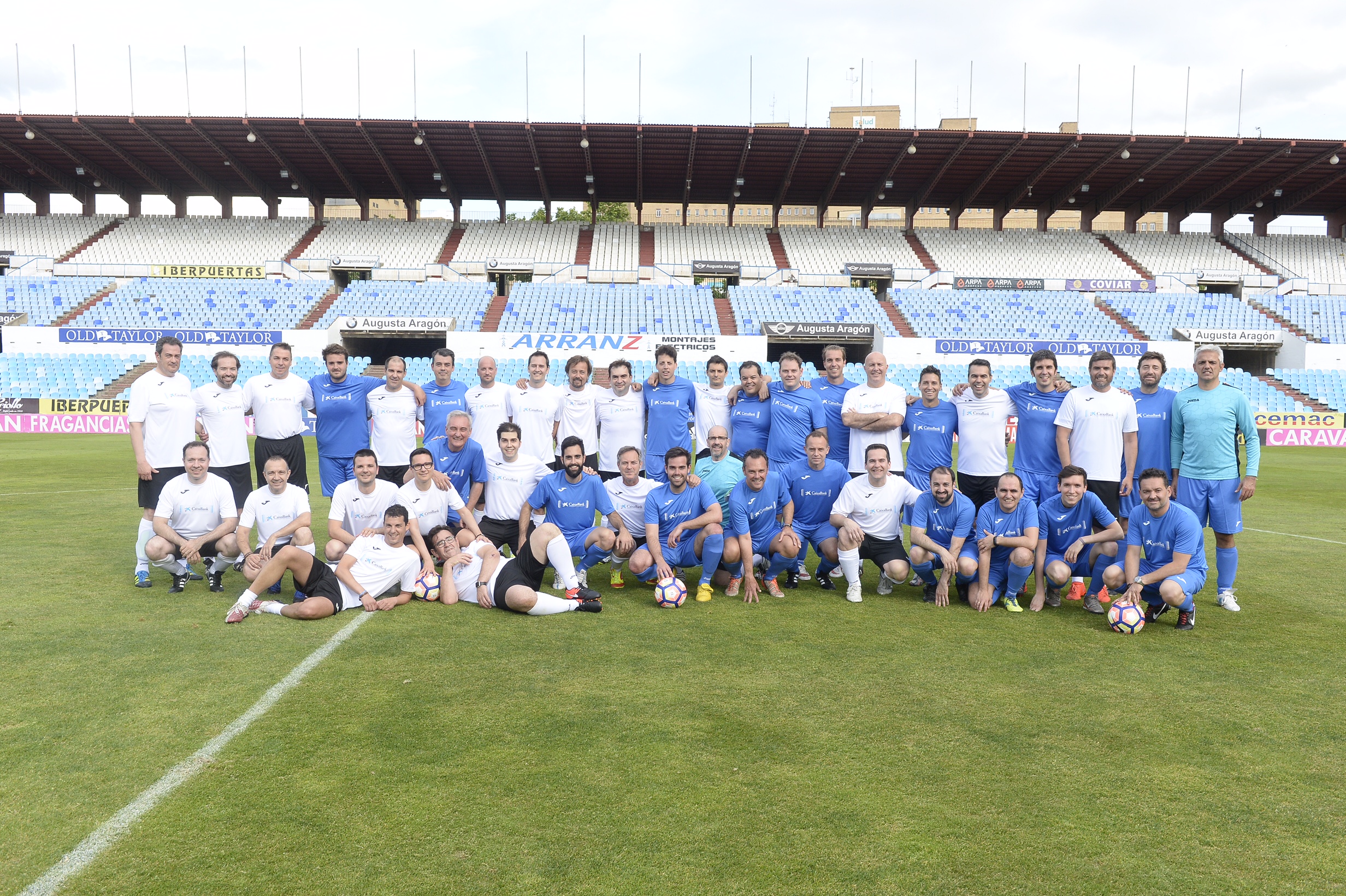 Los dos equipos disputaron un partido muy reñido. 
