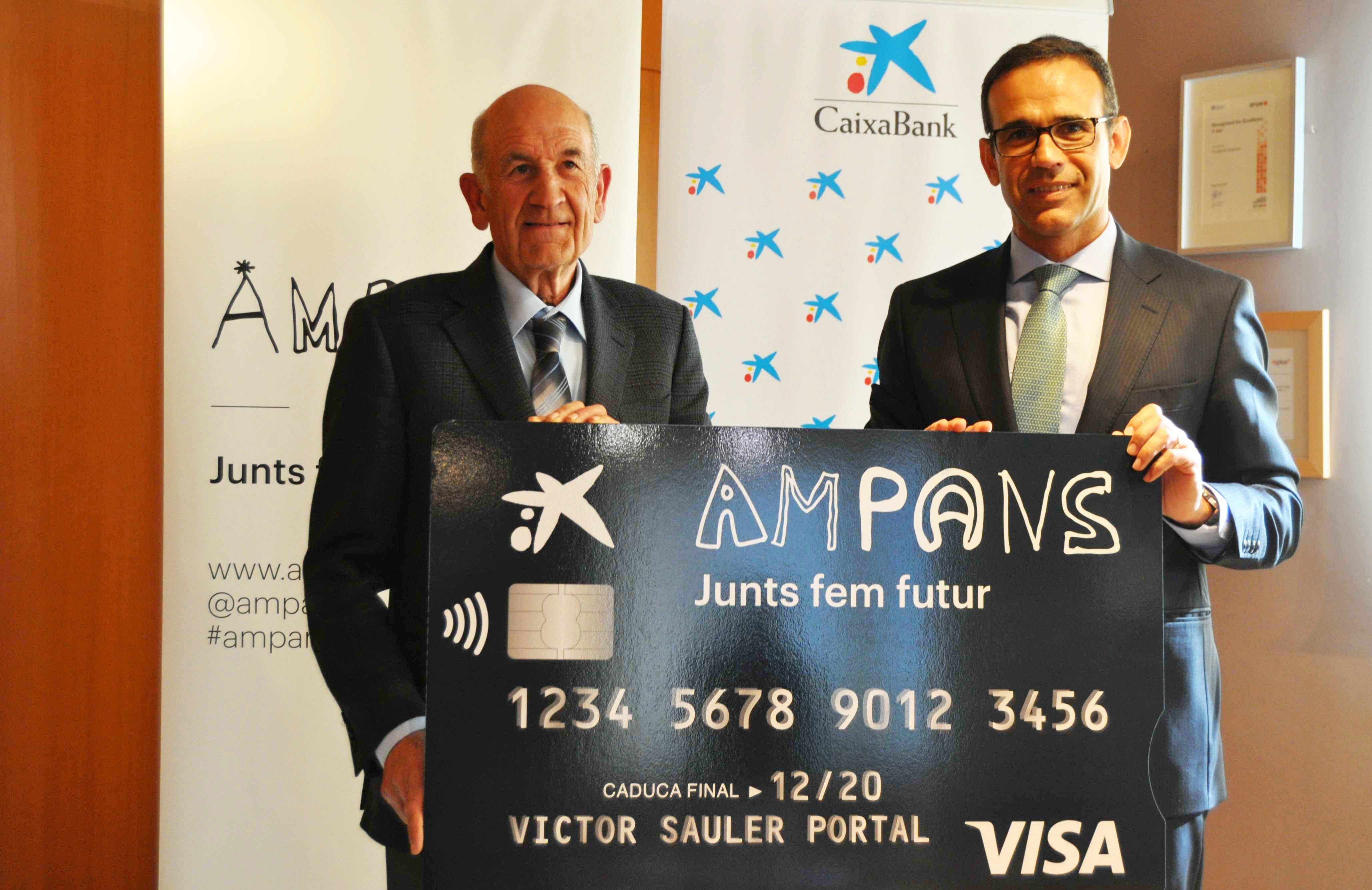 El Director territorial de CaixaBank en Cataluña, Jaume Massana, y el presidente de la Fundación Ampans, Sebastià Catllà.