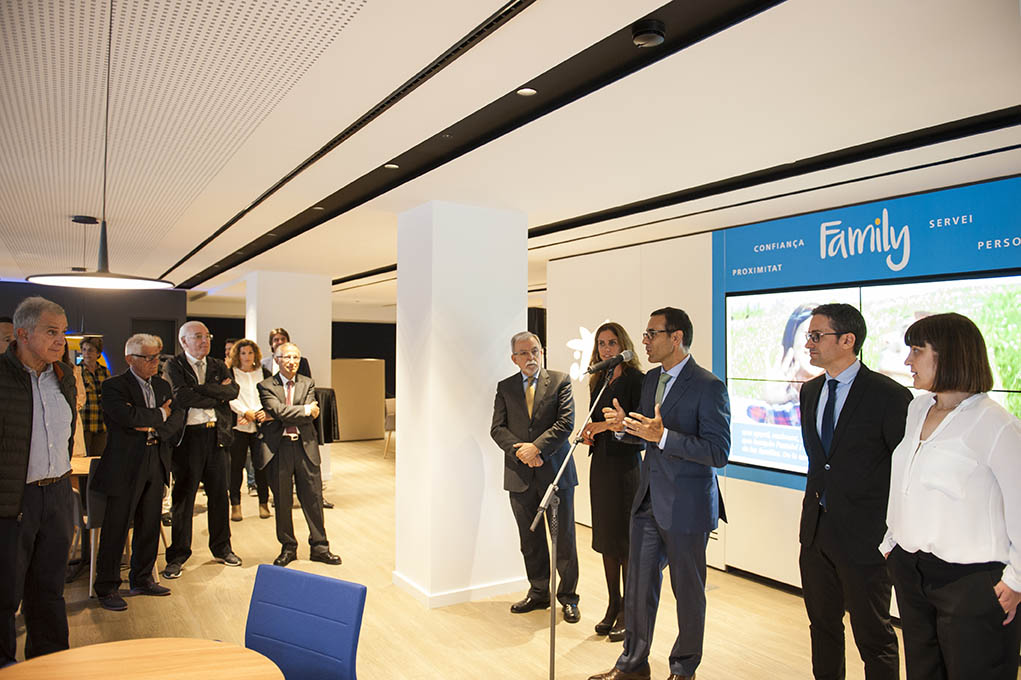 Momento de la inauguración de la oficina de nuevo modelo Store Bonavista.