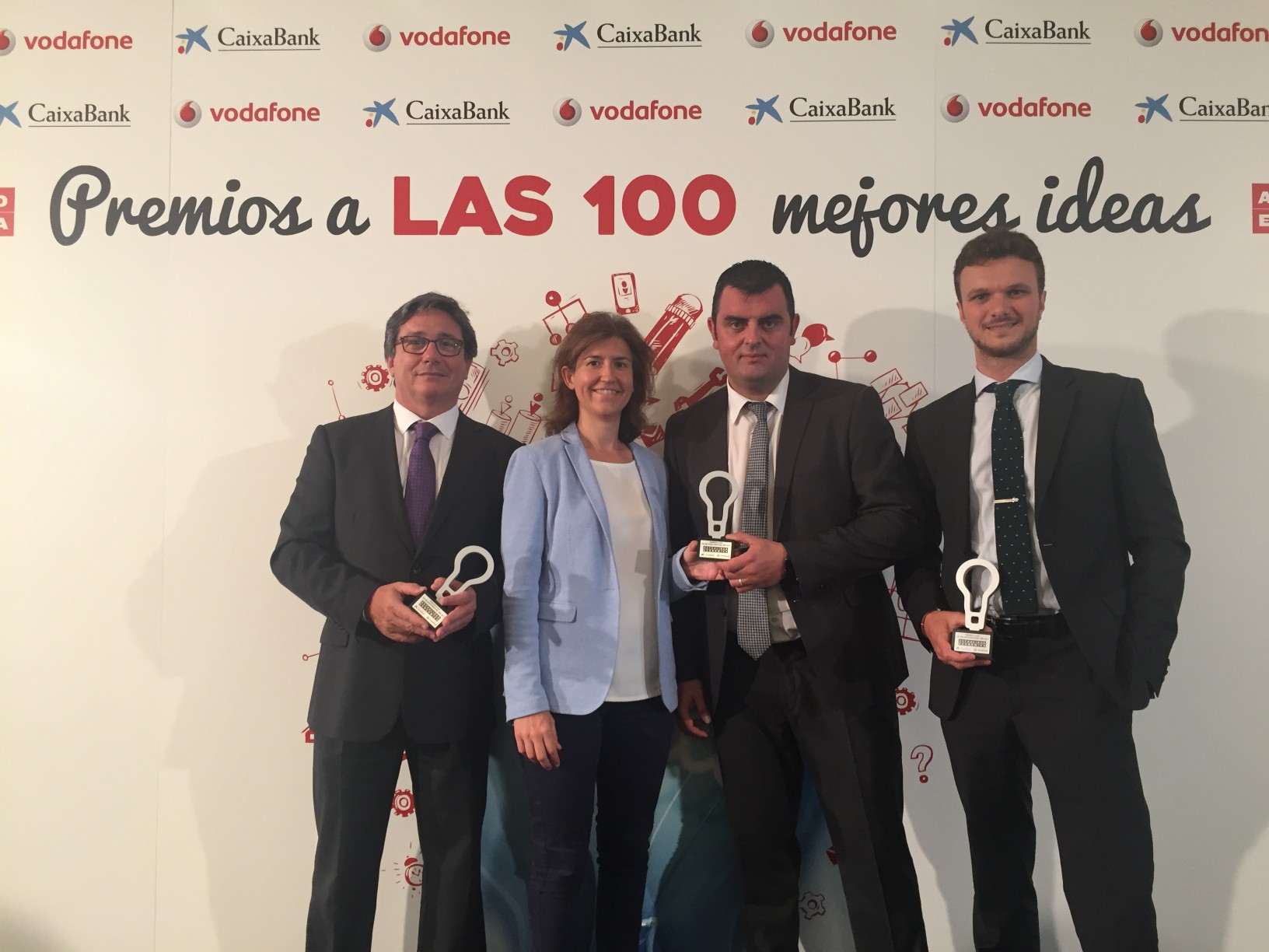 De izquierda a derecha, Ángel Mellado, CaixaBank Digital Business; Anna Mialet, departamento de Innovación, Calidad y Transformación de Negocios de CaixaBank, Ferrán Vila, departamento de Comercio Exterior y Tesorería de CaixaBank y Andrea Bellotti, CaixaBank Digital Business
