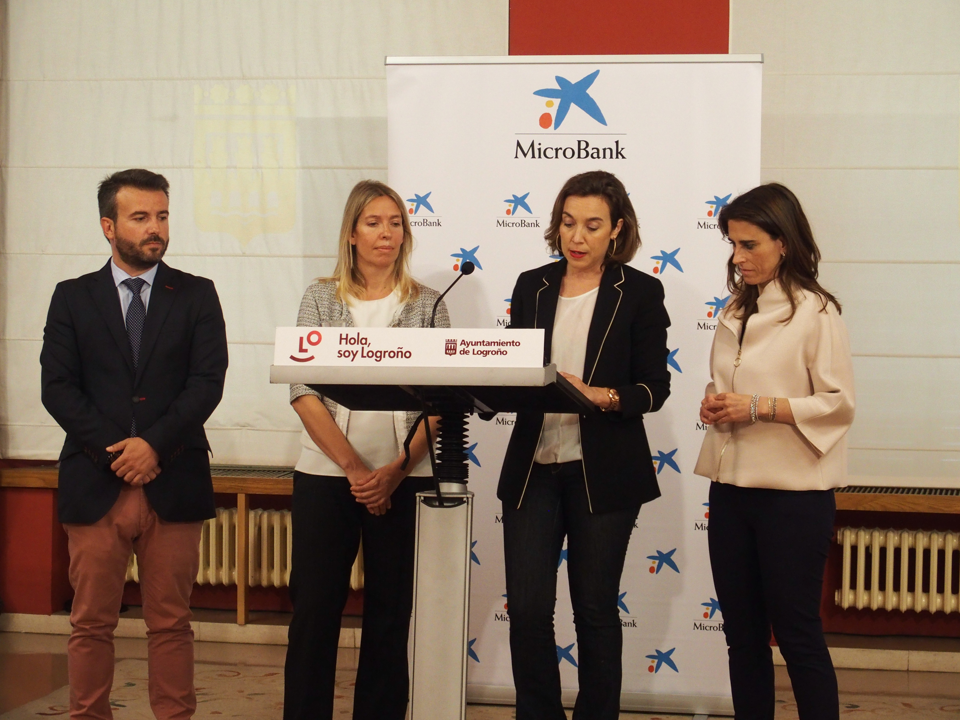 El Ayuntamiento de Logroño y MicroBank suscriben un convenio de colaboración.