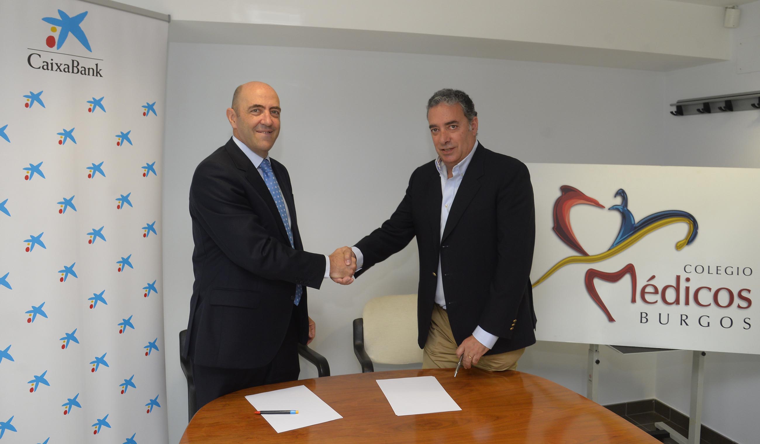 CaixaBank y el Colegio de Médicos de Burgos firman un convenio de colaboración.