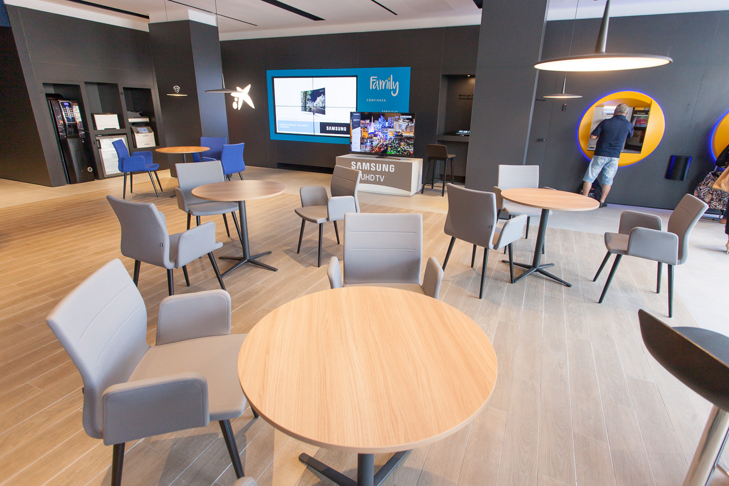 Apertura de la nueva oficina Store en Los Cristianos.
