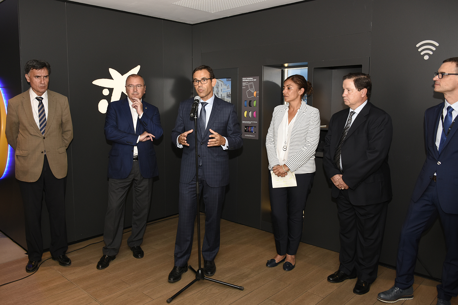 Momento durante la inauguración de la oficina de nuevo modelo Store La Pastoreta.