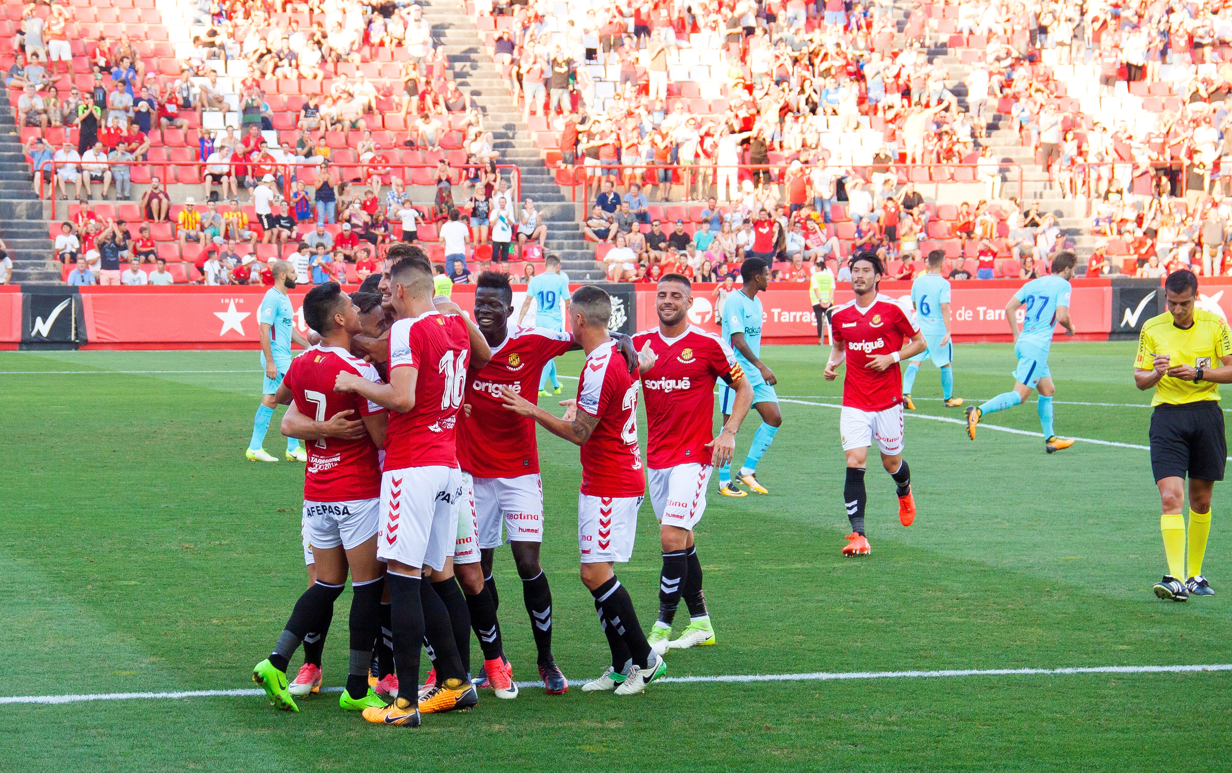 Jugadores del Nàstic celebrando un gol.