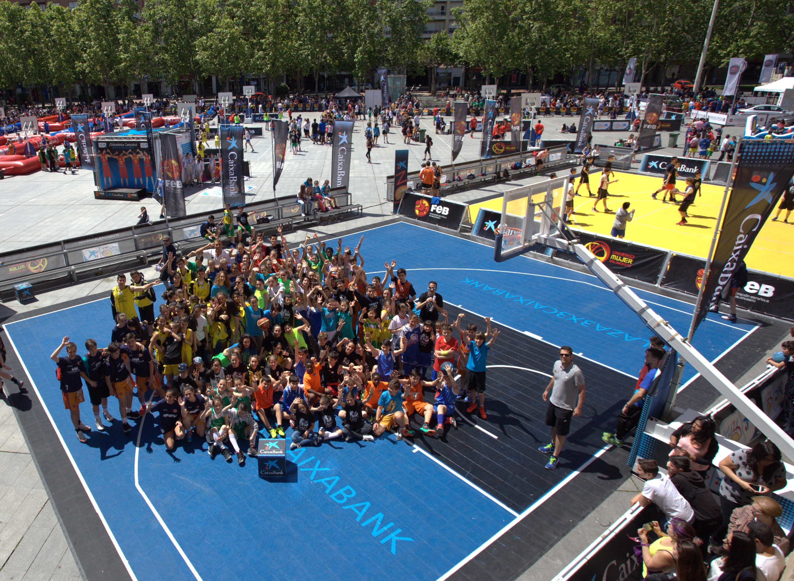 Participantes del Circuito Plaza 3x3 CaixaBank en la Plaza del Ayuntamiento de Logroño