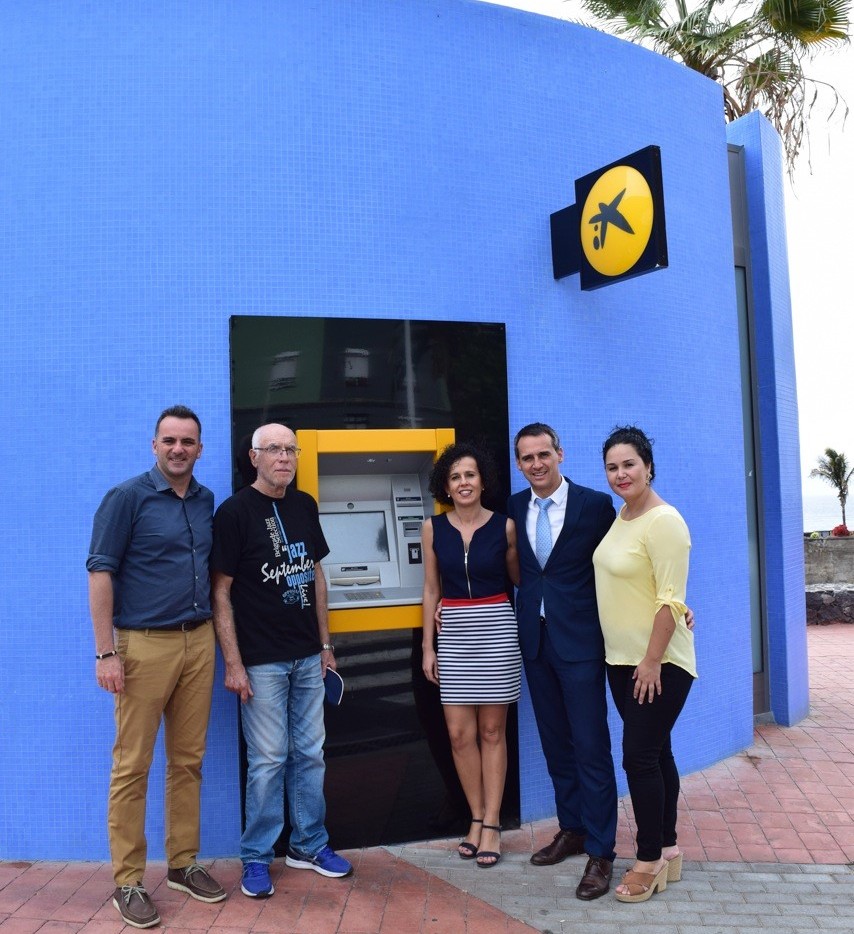 Inauguración del cajero de última generación en Tazacorte