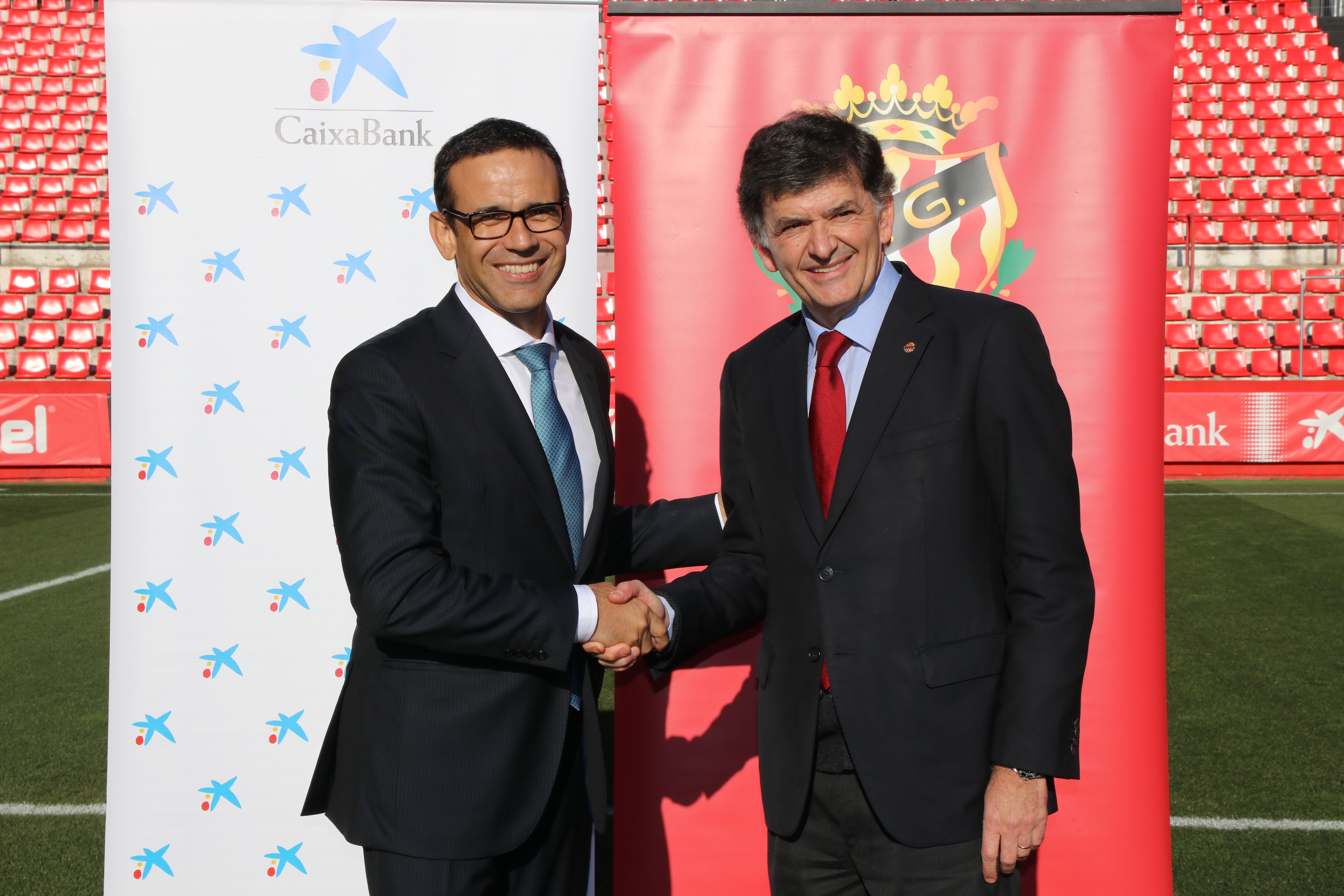 El director territorial de CaixaBank a Catalunya, Jaume Masana, i el president del Nàstic, Josep Maria Andreu.