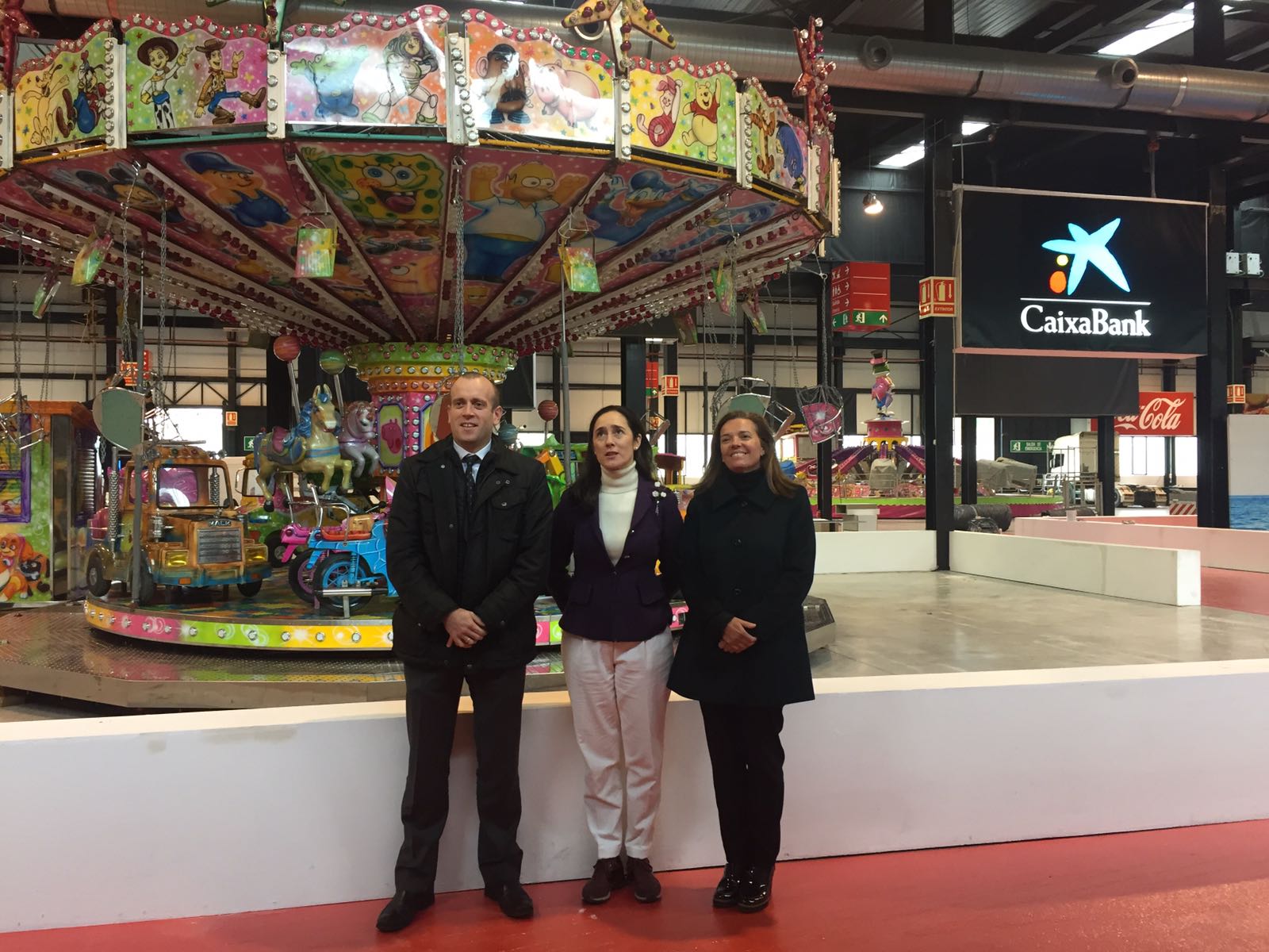 (D’esquerra a dreta) Pablo Andoño, director de Banca Retail de CaixaBank a Navarra; Carla García-Tapia, responsable de Comunicació de Refena; i Ana Díez Fontana, directora territorial de CaixaBank a Navarra.